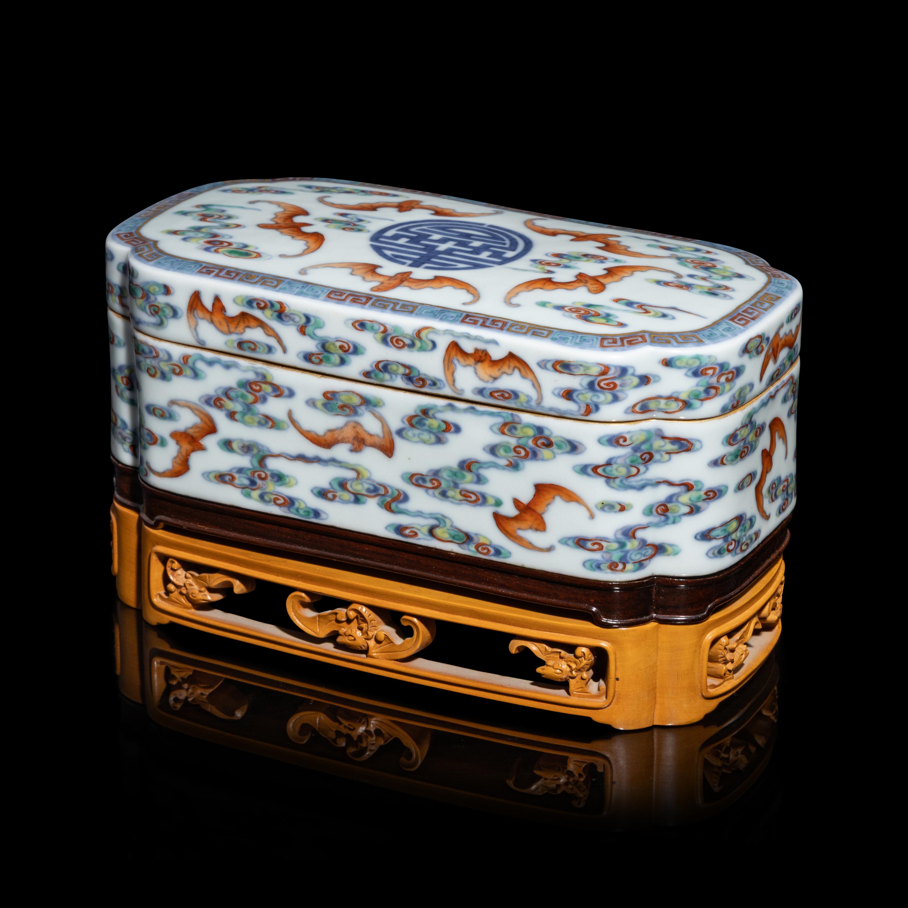 A Chinese Doucai Porcelain 'Bats and Clouds' Box and Cover, 18th Century — 清中期 斗彩五福捧壽長方盒