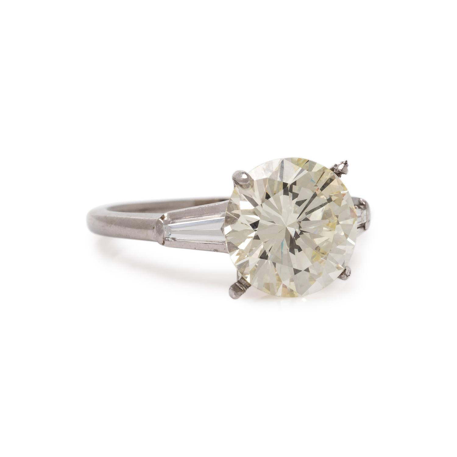 DIAMOND RING