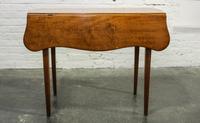 An American Maple Drop Leaf Table Height 27 1/4 x width 19 x depth 35 3/4 inches (closed). — 19TH CENTURY