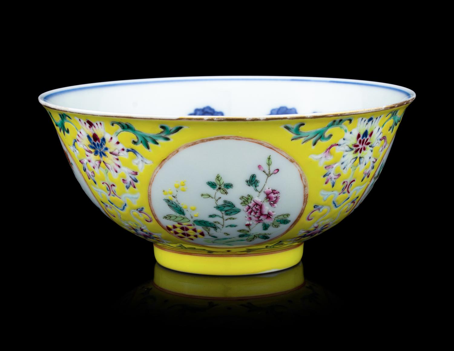 A Chinese Yellow Ground Famille Rose 'Medallion' Porcelain Bowl