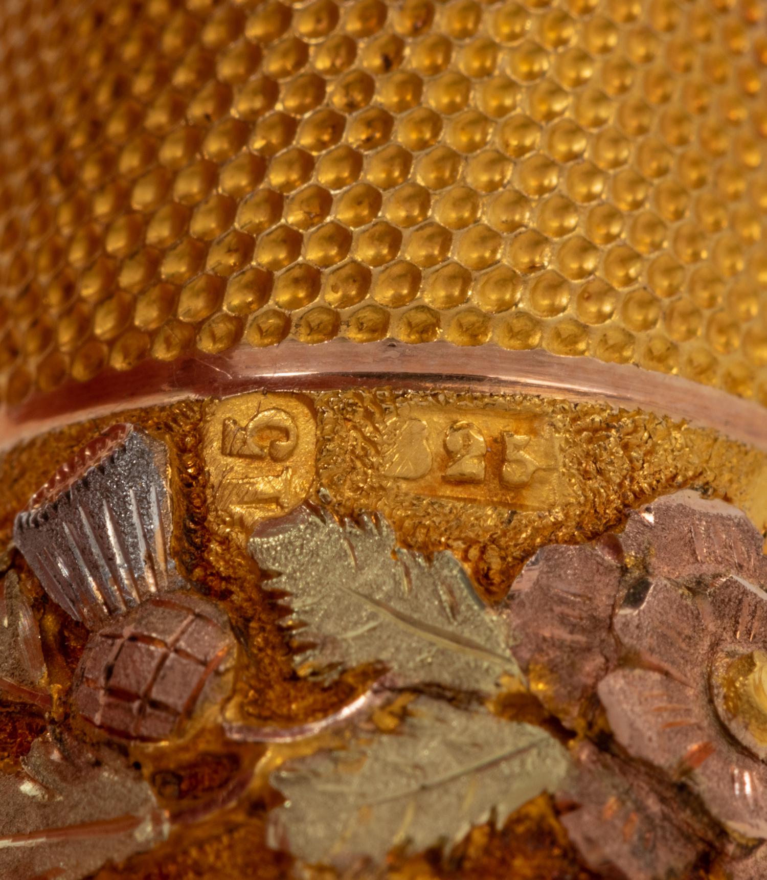 A Victorian 15-Karat Vari-Color Gold Thimble