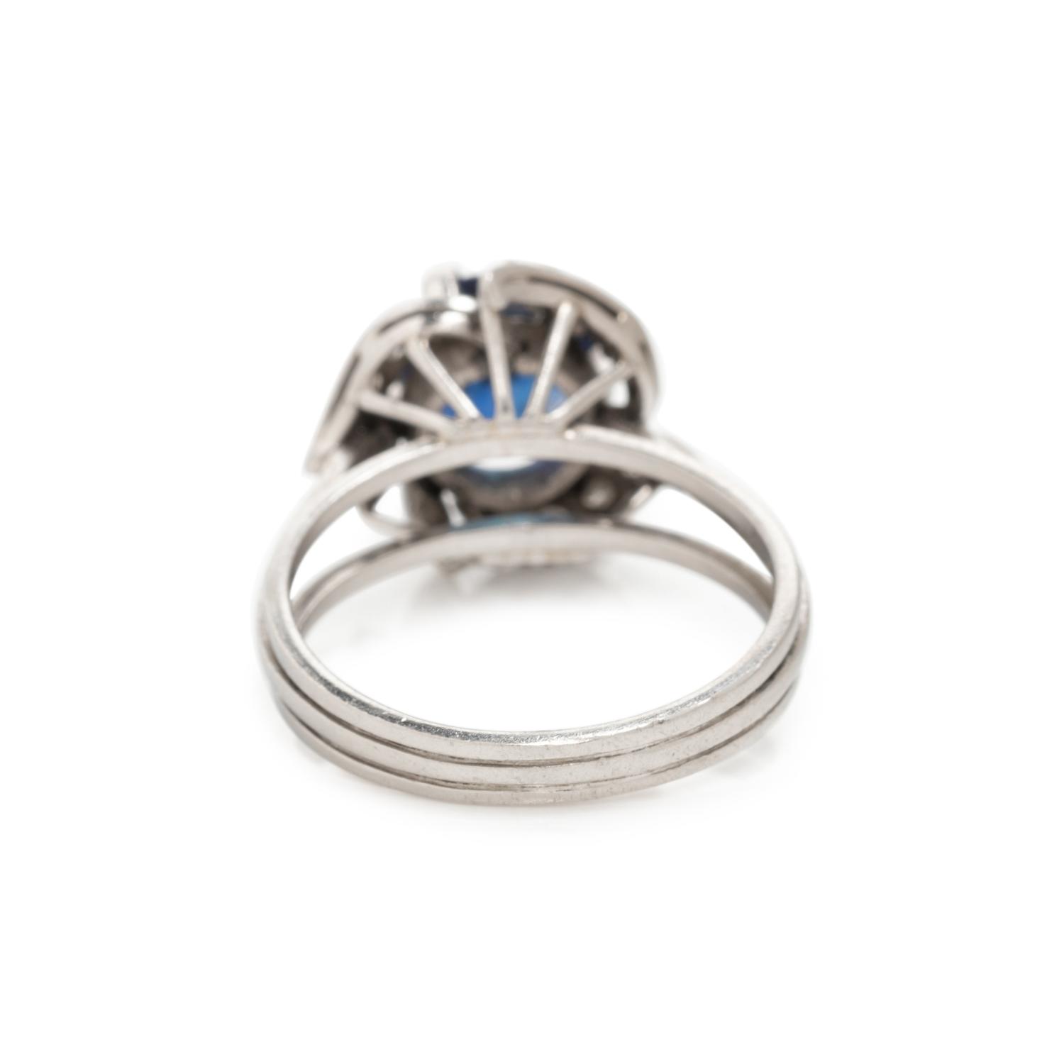 SAPPHIRE AND DIAMOND RING