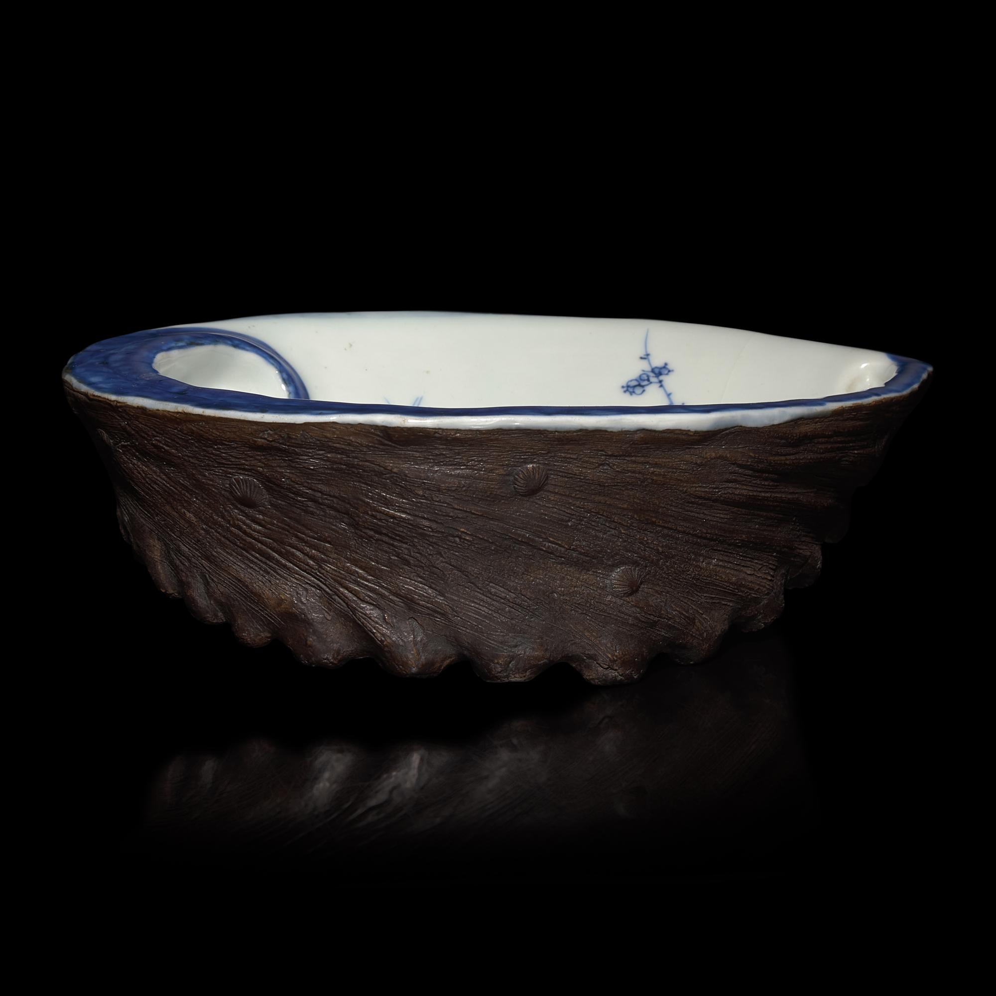 A Japanese Hirado Porcelain Abalone Shell-Shaped Dish, Meiji Period — 日本明治時代 平戶燒青花仿鮑魚花草圖碟