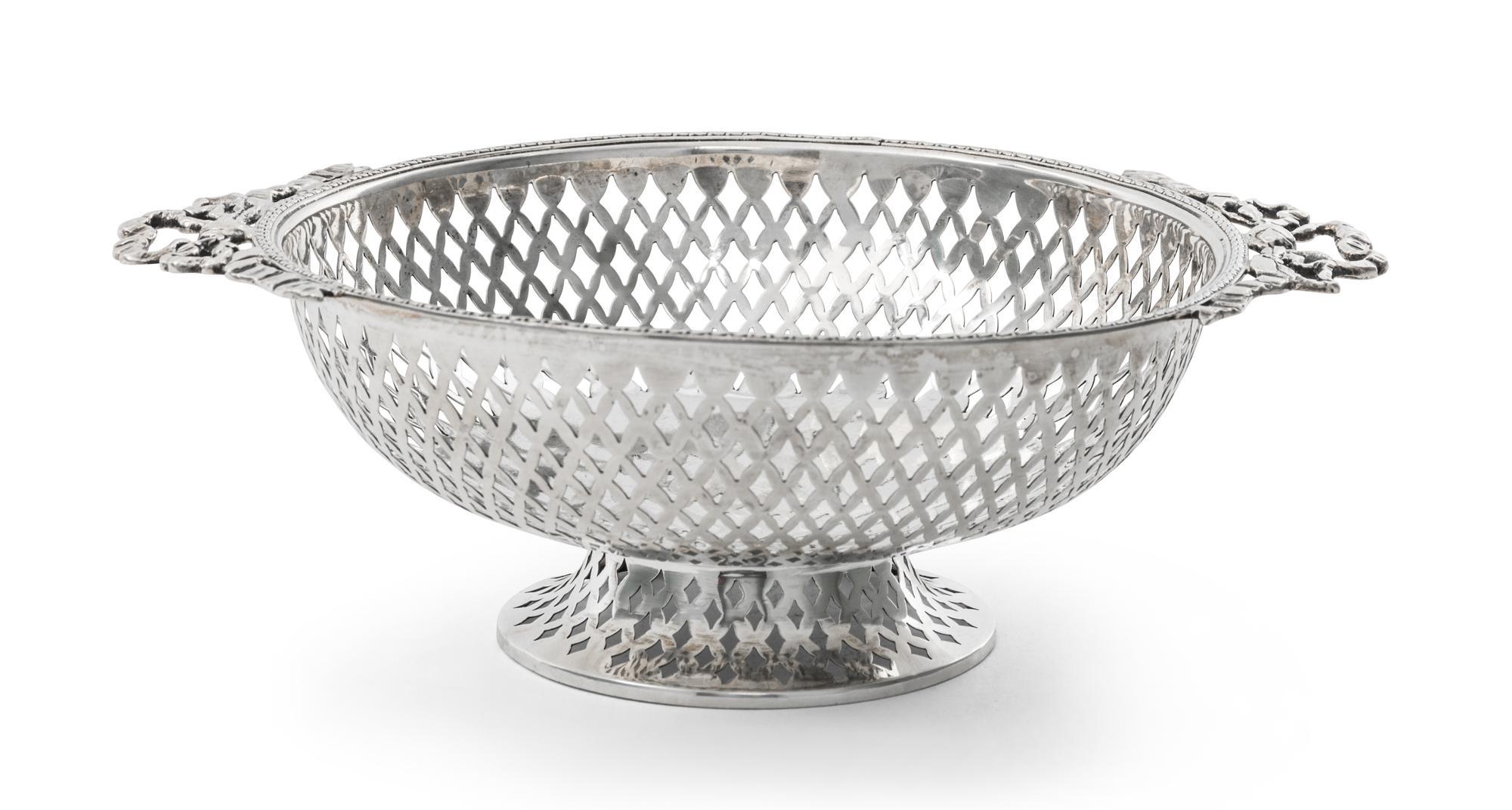 An Edwardian Silver Small Basket, Goldsmiths & Silversmiths Co. Ltd., London, 1908, circular, with pierced sides and applied ribbon han