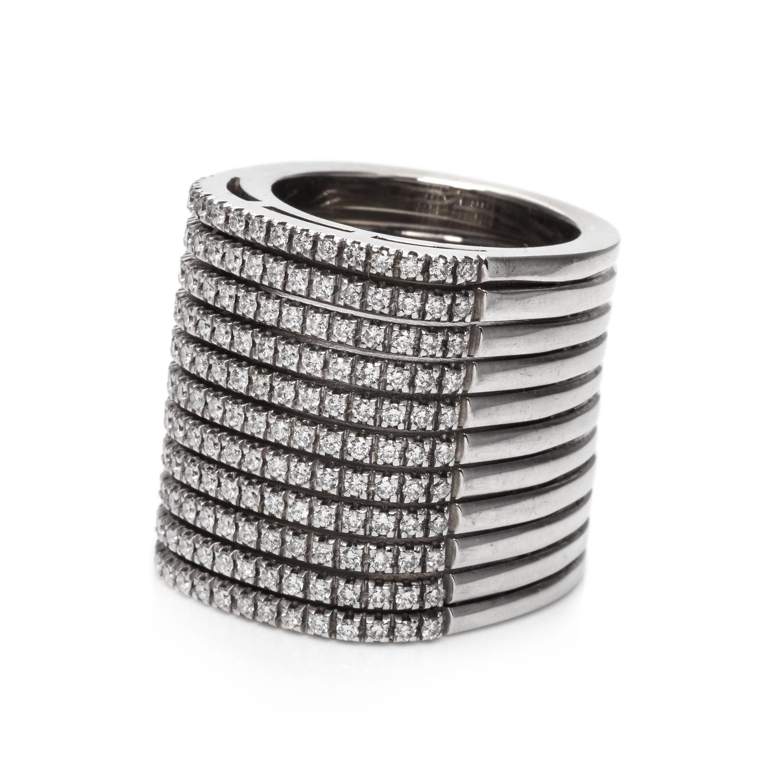 An 18 Karat White Gold and Diamond Ring,
