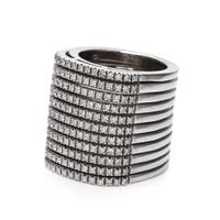 An 18 Karat White Gold and Diamond Ring,