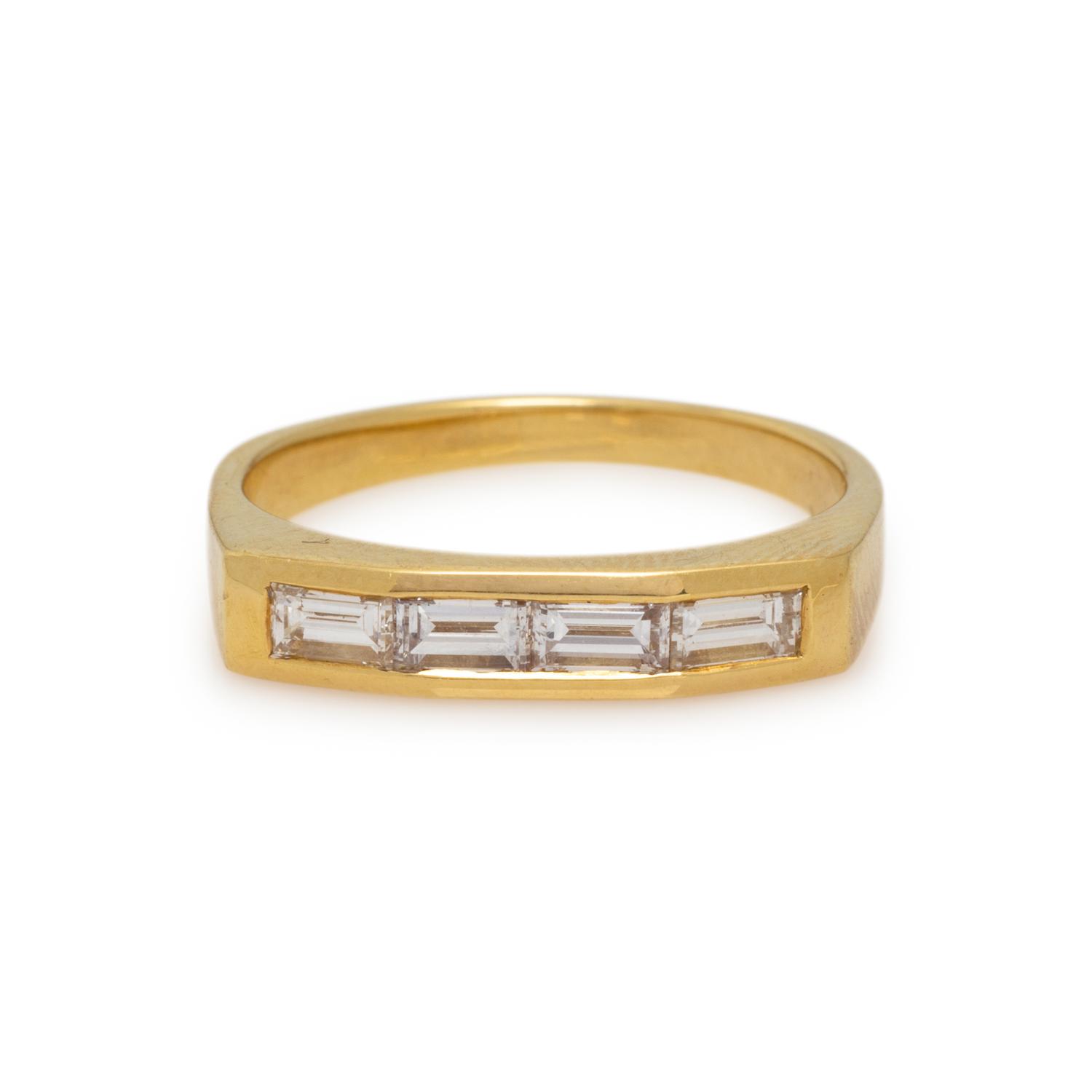 YELLOW GOLD AND DIAMOND RING
