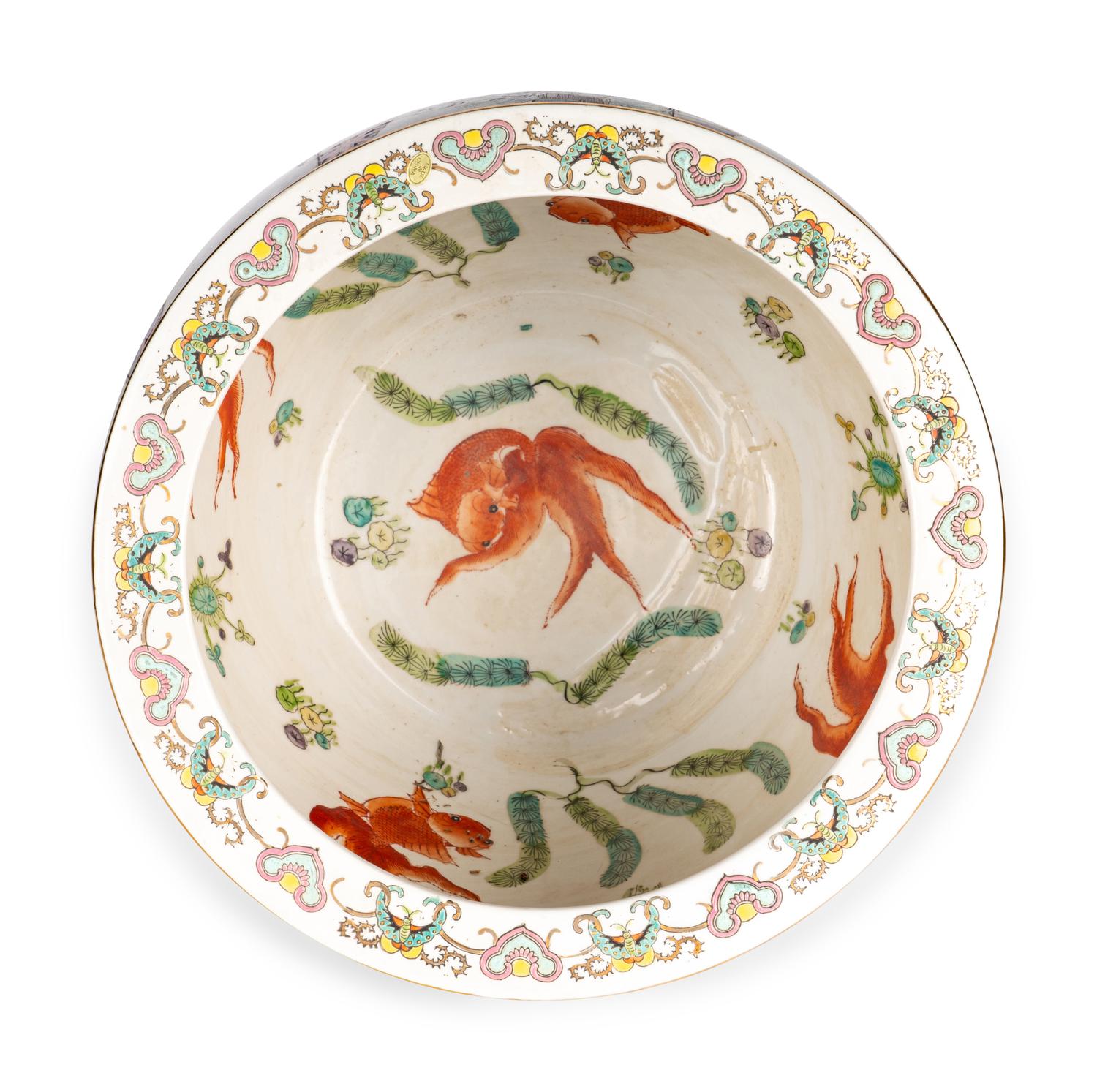 A Chinese Export Porcelain Jardinière
