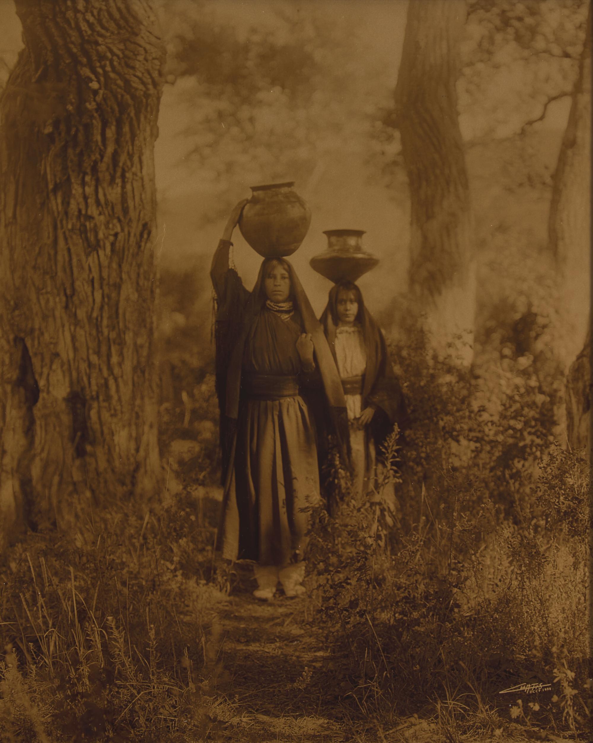 [Native-Americana] Curtis, Edward. Taos Water Girls