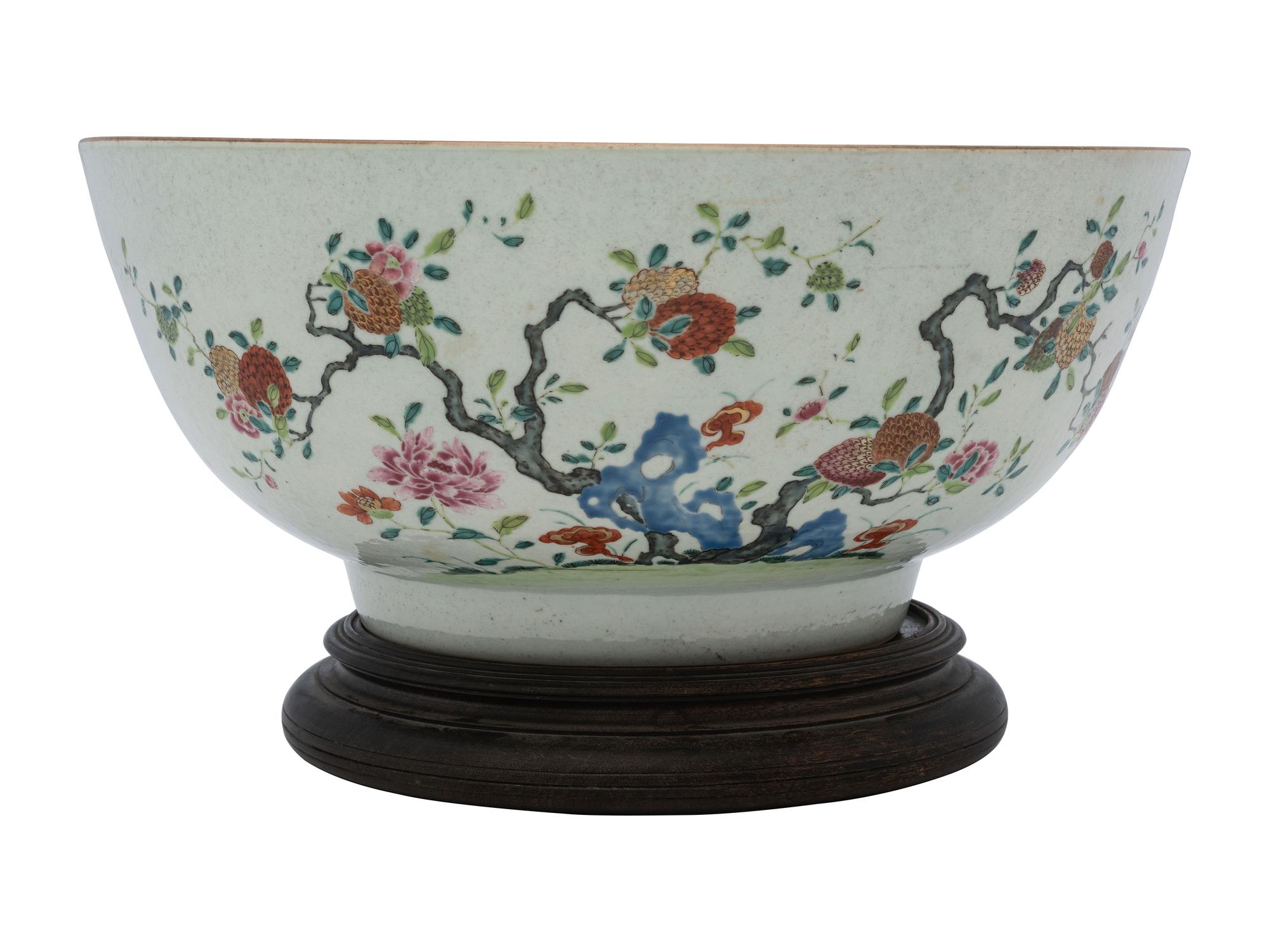 A Chinese Export Porcelain Bowl