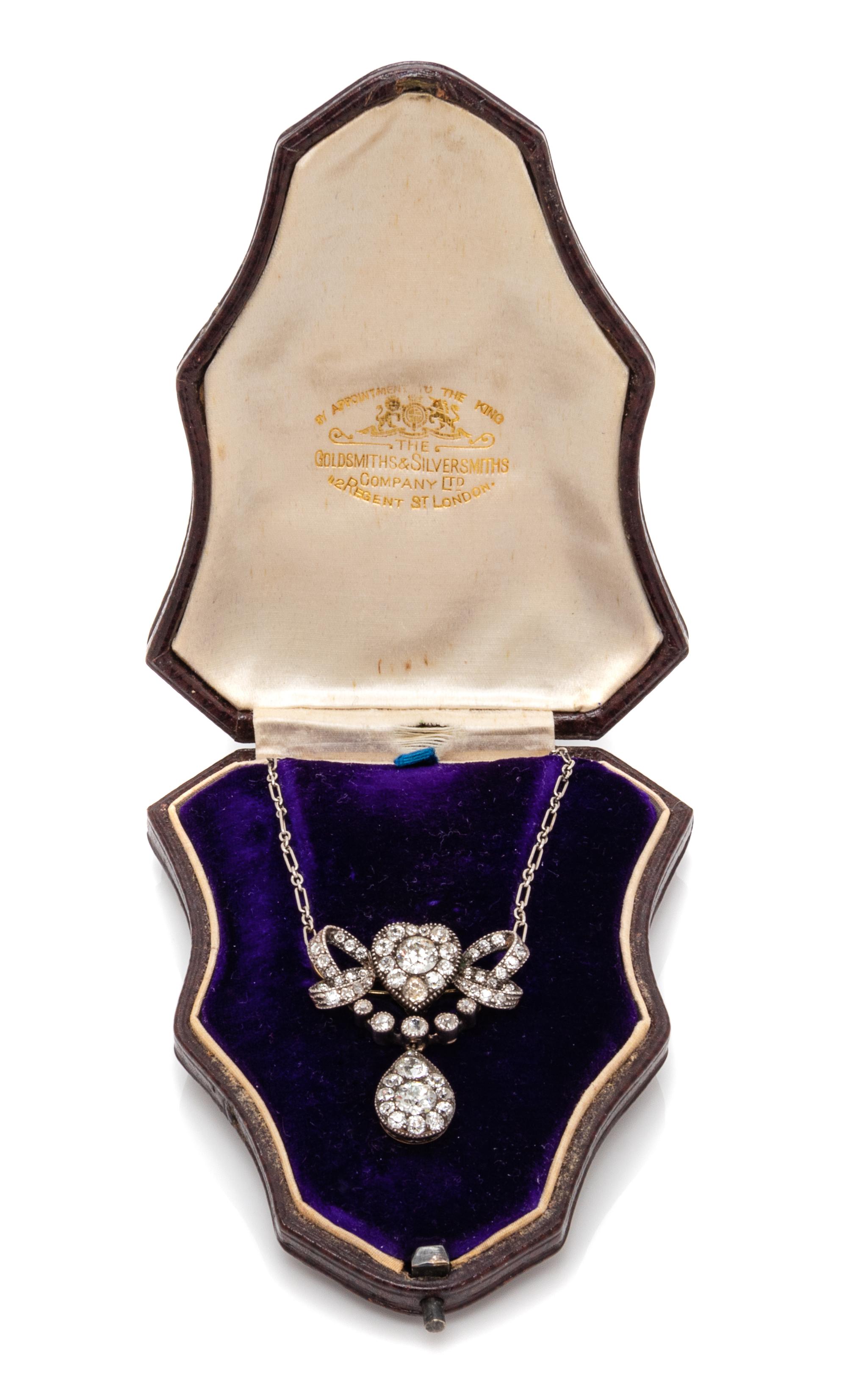 An Edwardian Silver Topped Gold and Diamond Convertible Pendant/Brooch, 5.50 dwts.