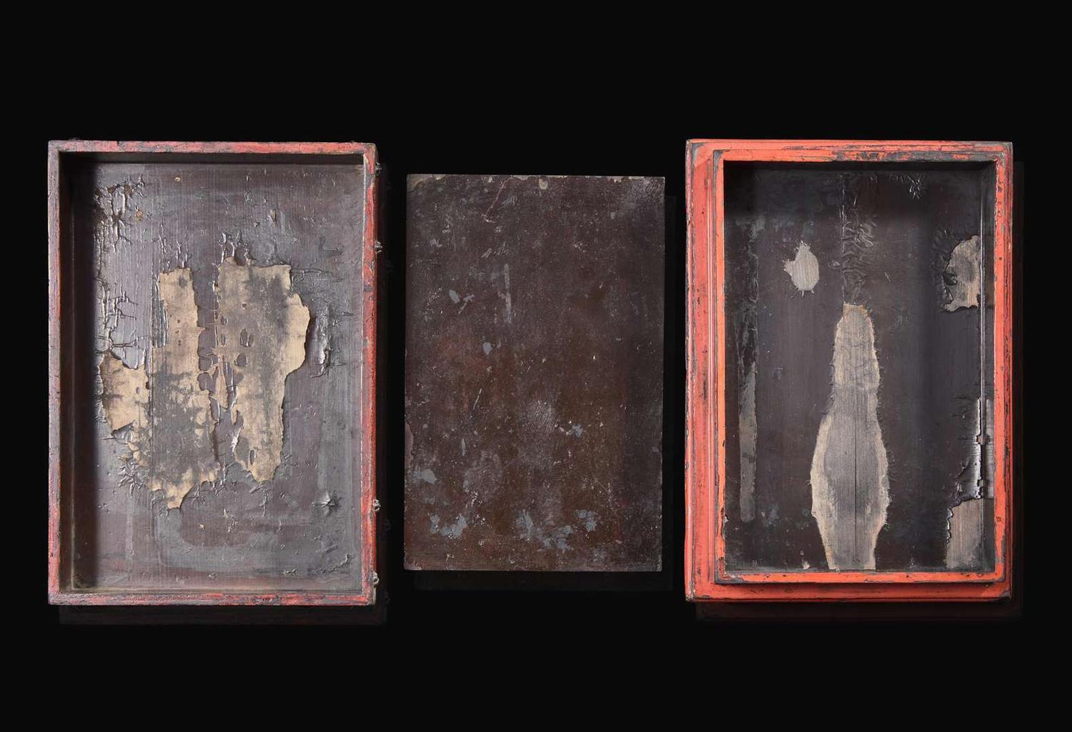 A Korean metal-mounted red lacquer writing or inkstone box, Joseon dynasty 紅色漆盒 朝鮮王朝