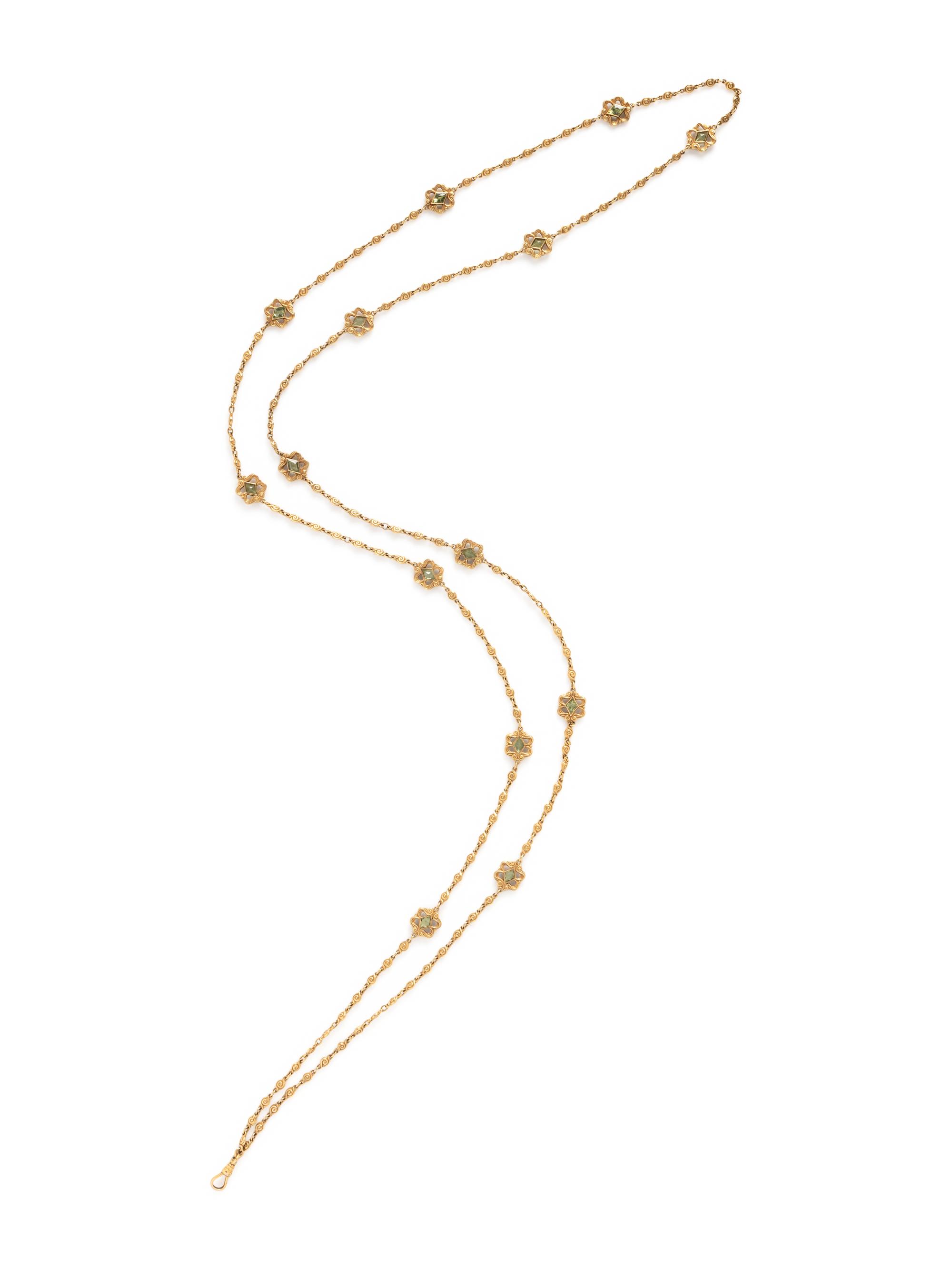 ART NOUVEAU, YELLOW GOLD AND PERIDOT FOB CHAIN
