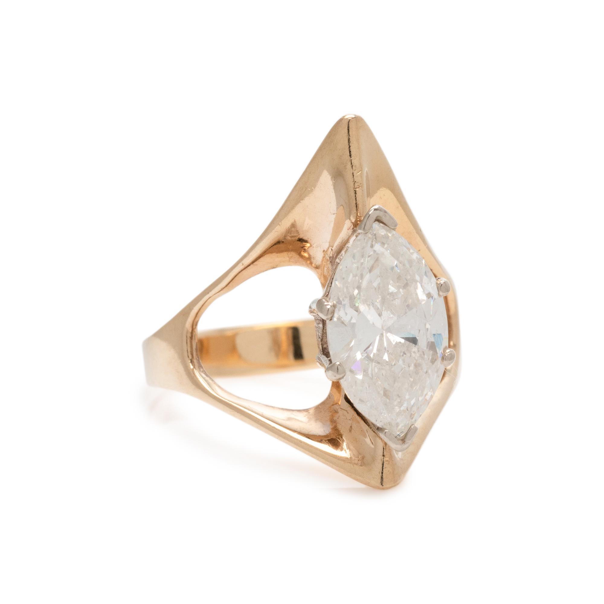 YELLOW GOLD AND DIAMOND RING