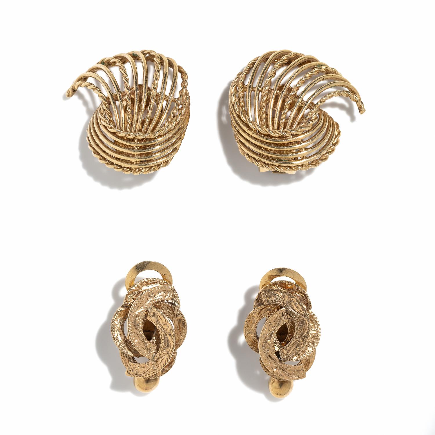 TWO PAIRS OF YELLOW GOLD EARRINGS
