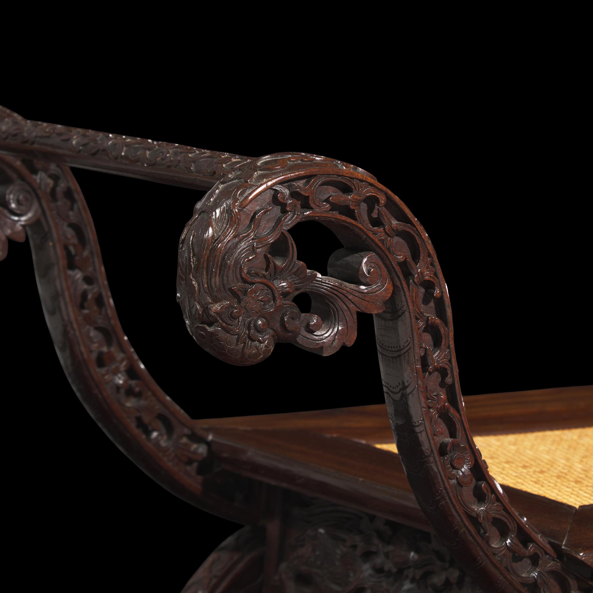 An Unusual Chinese Carved Hardwood Bench, 20th Century 二十世紀 硬木長椅