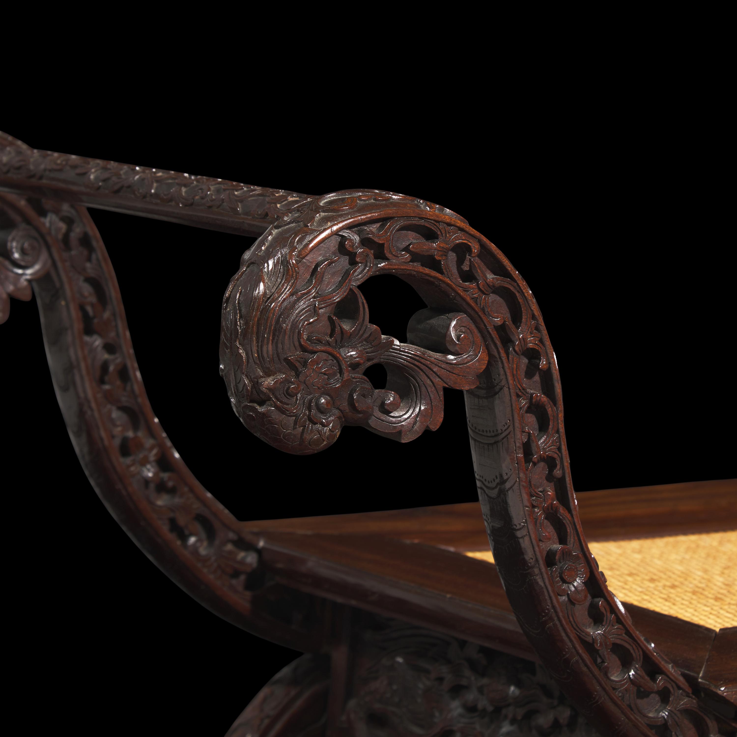 An Unusual Chinese Carved Hardwood Bench, 20th Century 二十世紀 硬木長椅