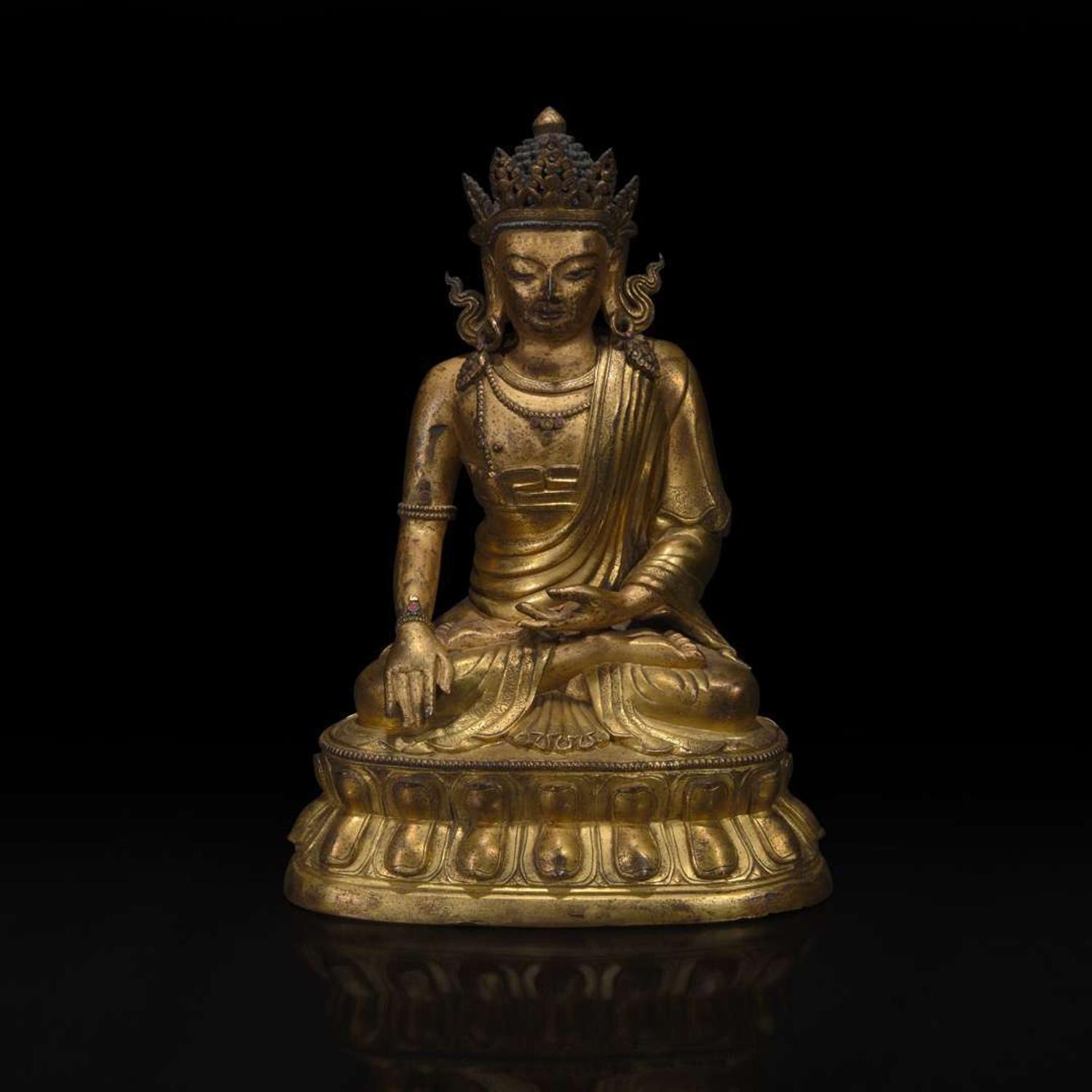 A Sino-Tibetan gilt bronze figure of Akshobhya 中原或藏传佛教阿閦佛铜造像 18th century ????