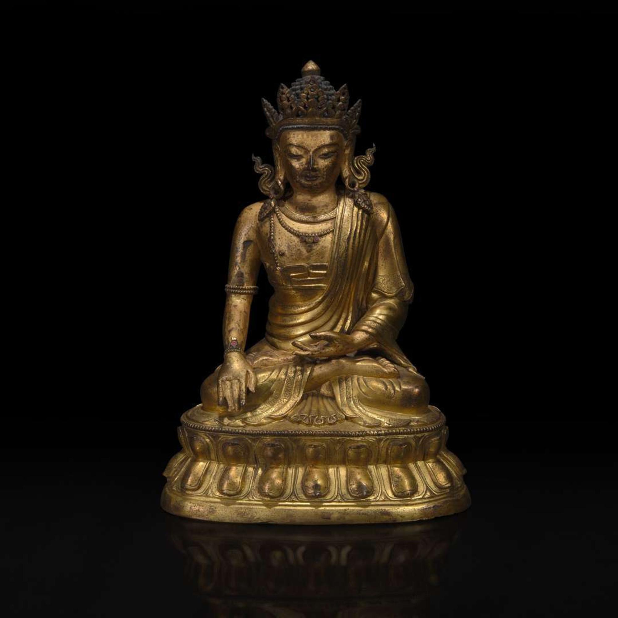 A Sino-Tibetan gilt bronze figure of Akshobhya 中原或藏传佛教阿閦佛铜造像 18th century ????