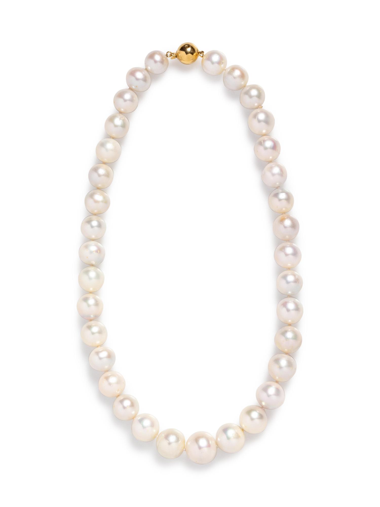 A 14 Karat Yellow Gold and Cultured South Sea Pearl Necklace,