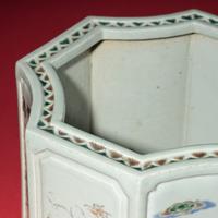 A Large Famille Rose 'Figures' Octagonal Porcelain Brushpot, 19th Century — 清晚期 粉彩八仙圖八方大筆筒
