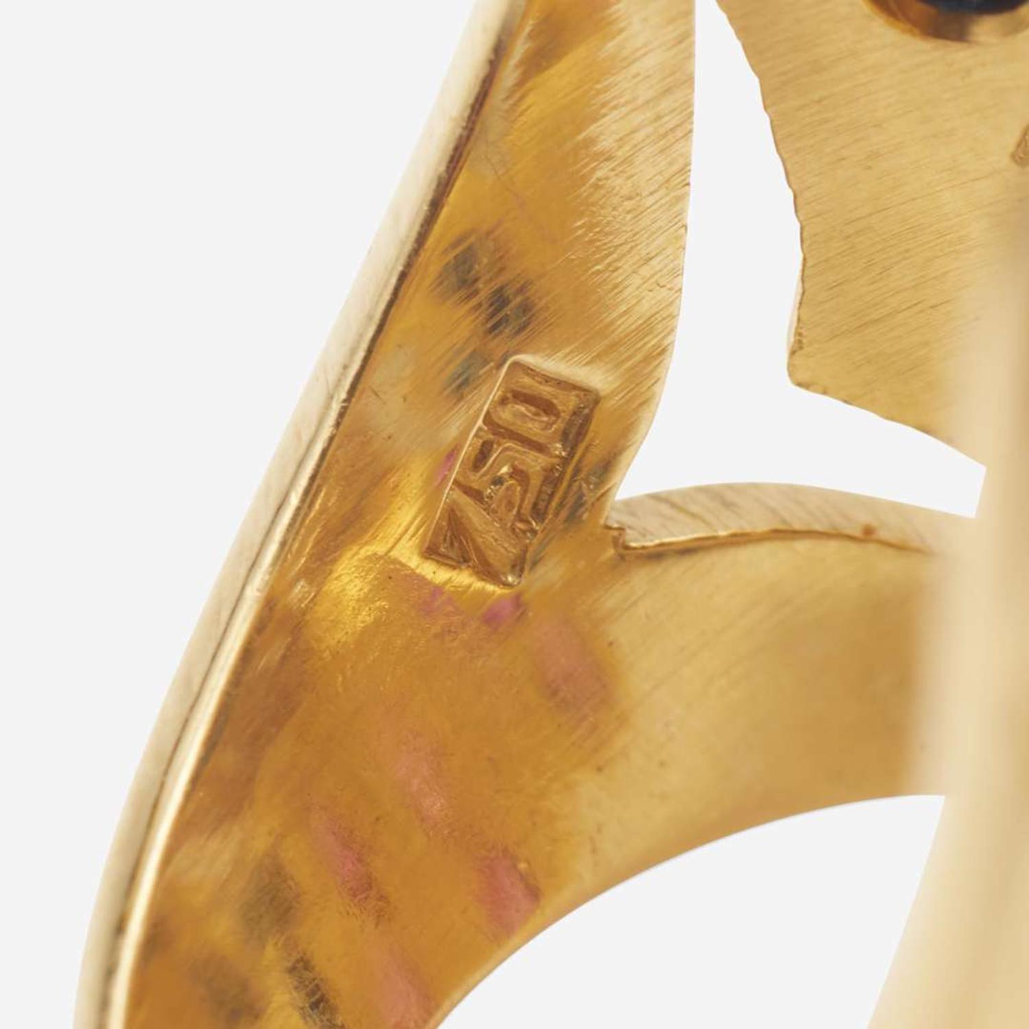 An 18K Yellow Gold and Gemstone Ring