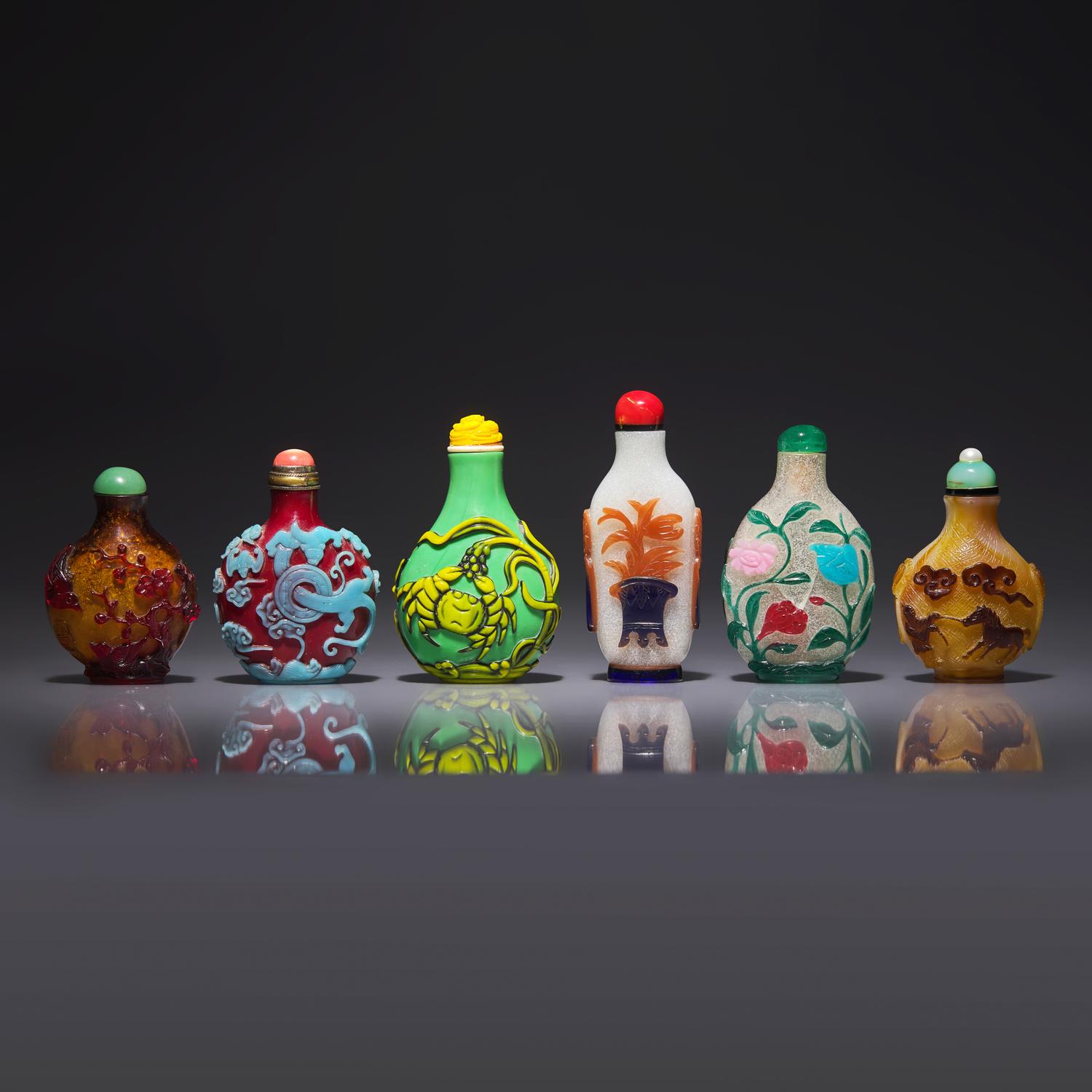 Six Chinese Glass Overlay Snuff Bottles 套料鼻烟壺六支