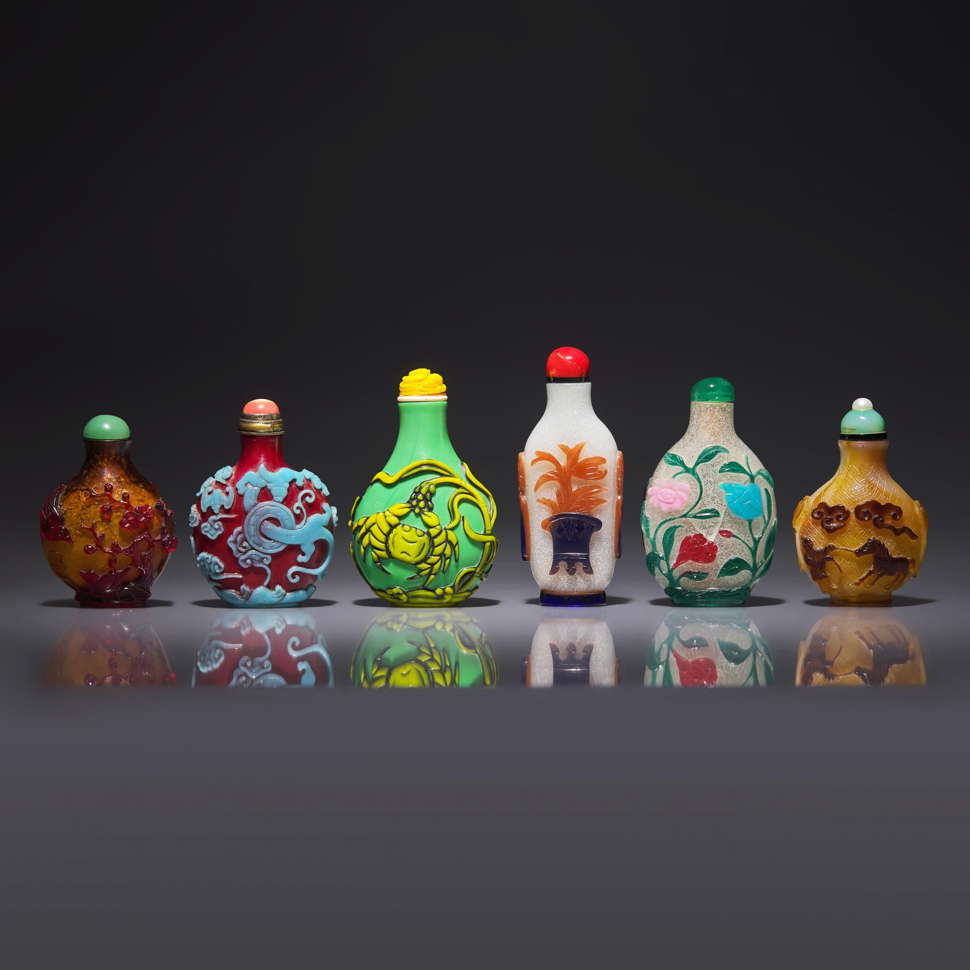 Six Chinese Glass Overlay Snuff Bottles 套料鼻烟壺六支