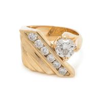 YELLOW GOLD AND DIAMOND RING