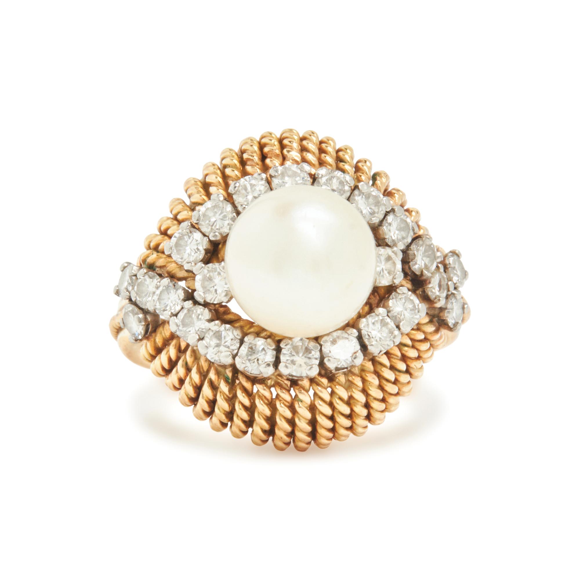 COLLECTION OF YELLOW GOLD AND GEMSTONE RINGS