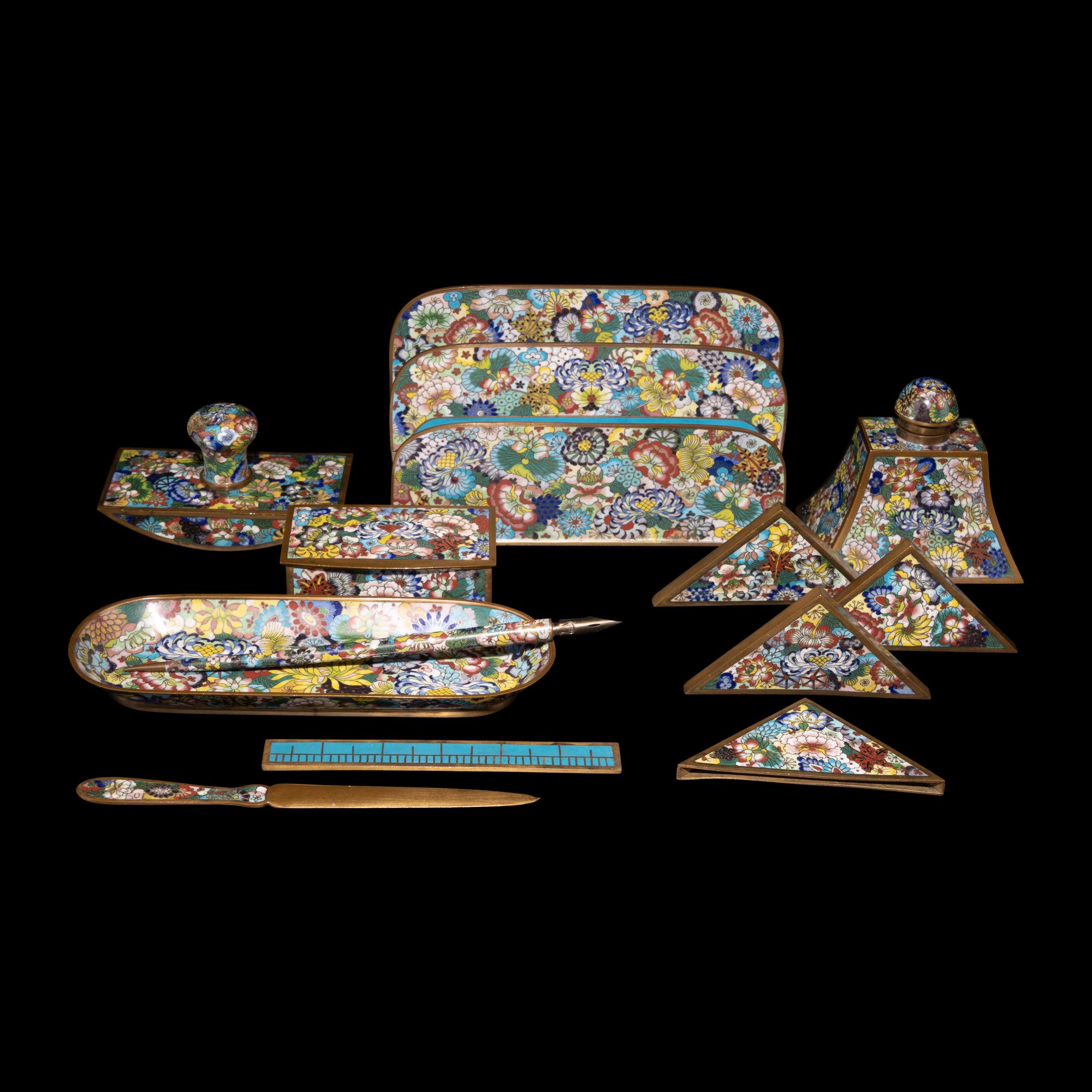 A Set of Chinese Cloisonné Enamel Scholar's Objects, 20th Century — 近代 掐絲琺琅文具一組