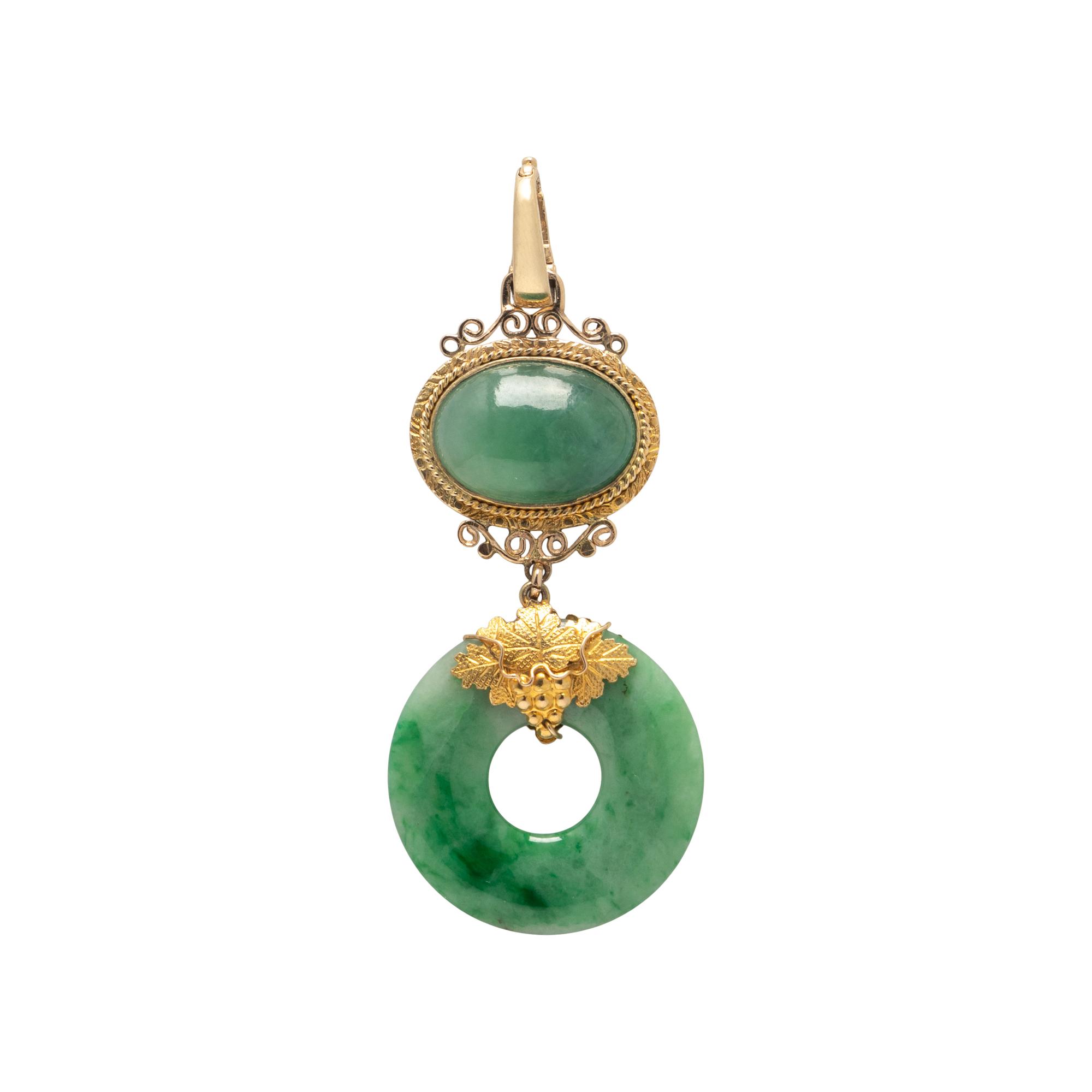 CULTURED PEARL NECKLACE WITH JADEITE PENDANT