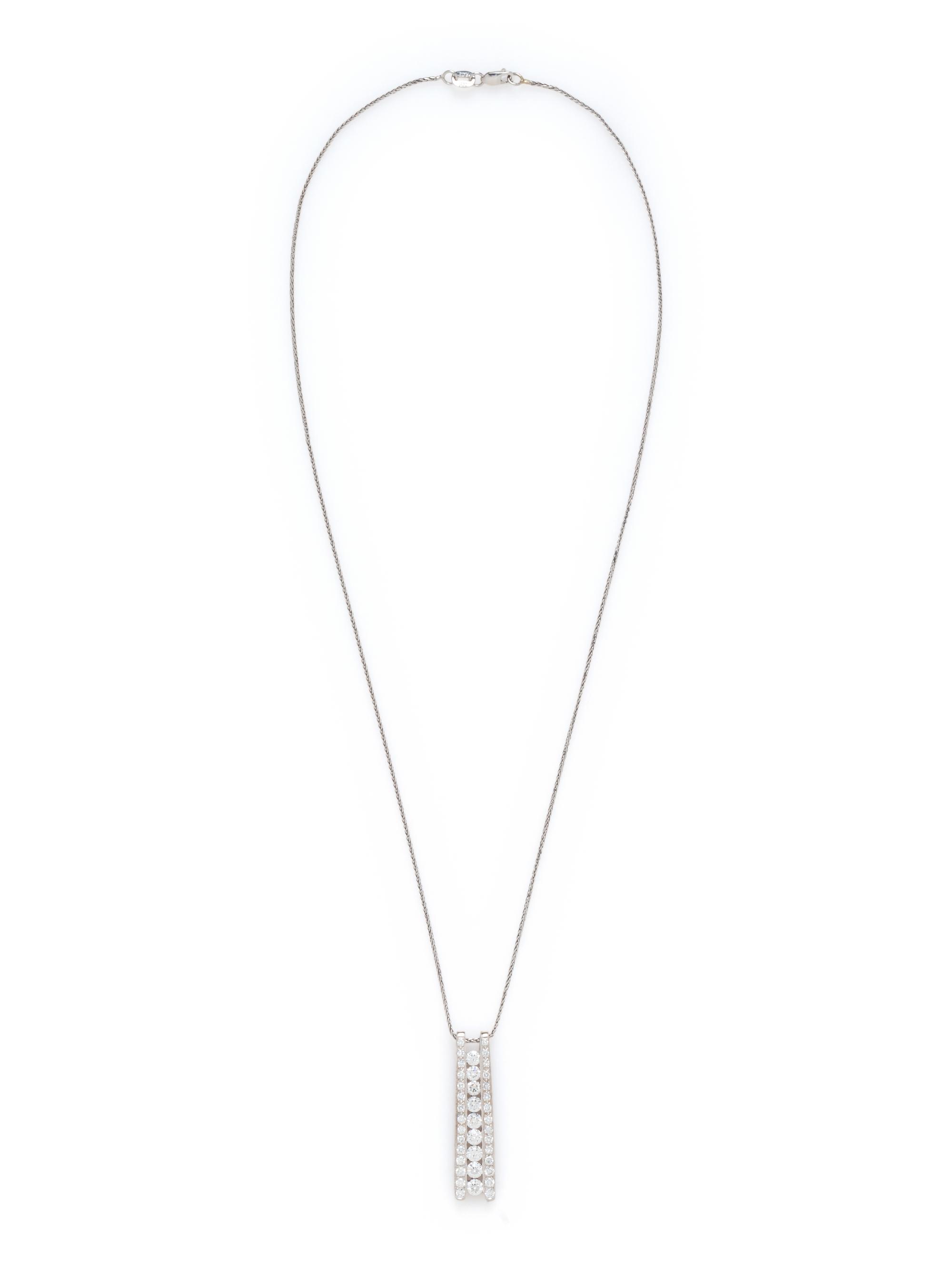 WHITE GOLD AND DIAMOND PENDANT/NECKLACE