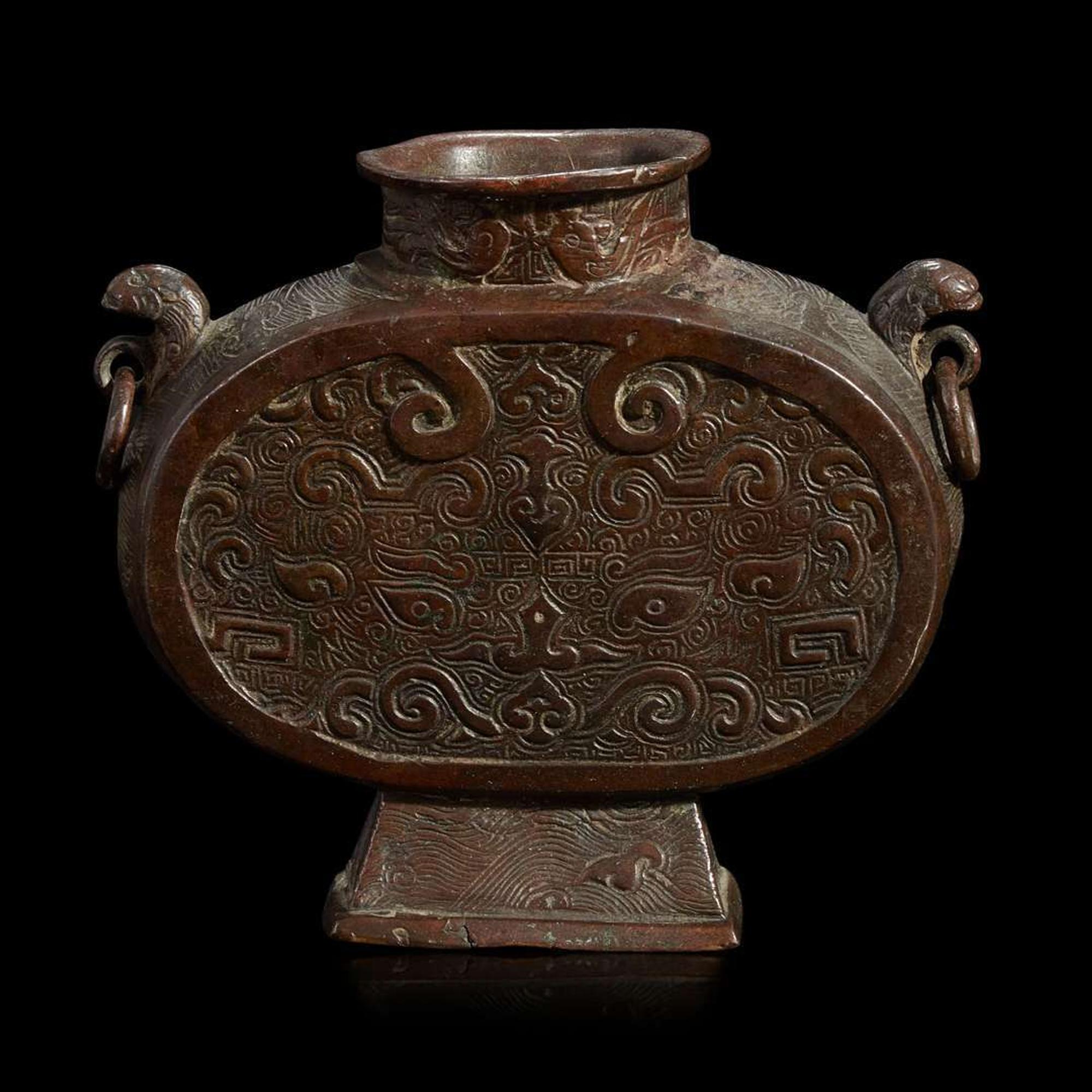 A Chinese patinated bronze archaistic vessel, "Bianhu" 17th/18th century or earlier