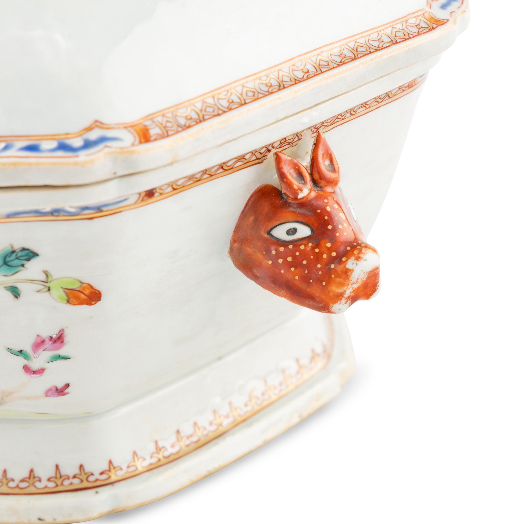 A Chinese Export Porcelain Covered Tureen