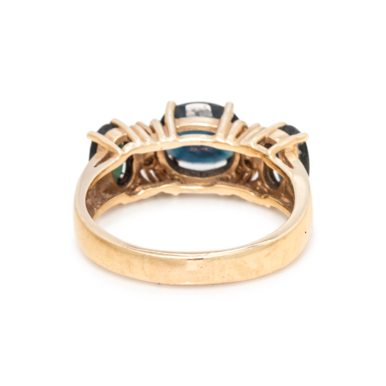 SAPPHIRE AND DIAMOND RING