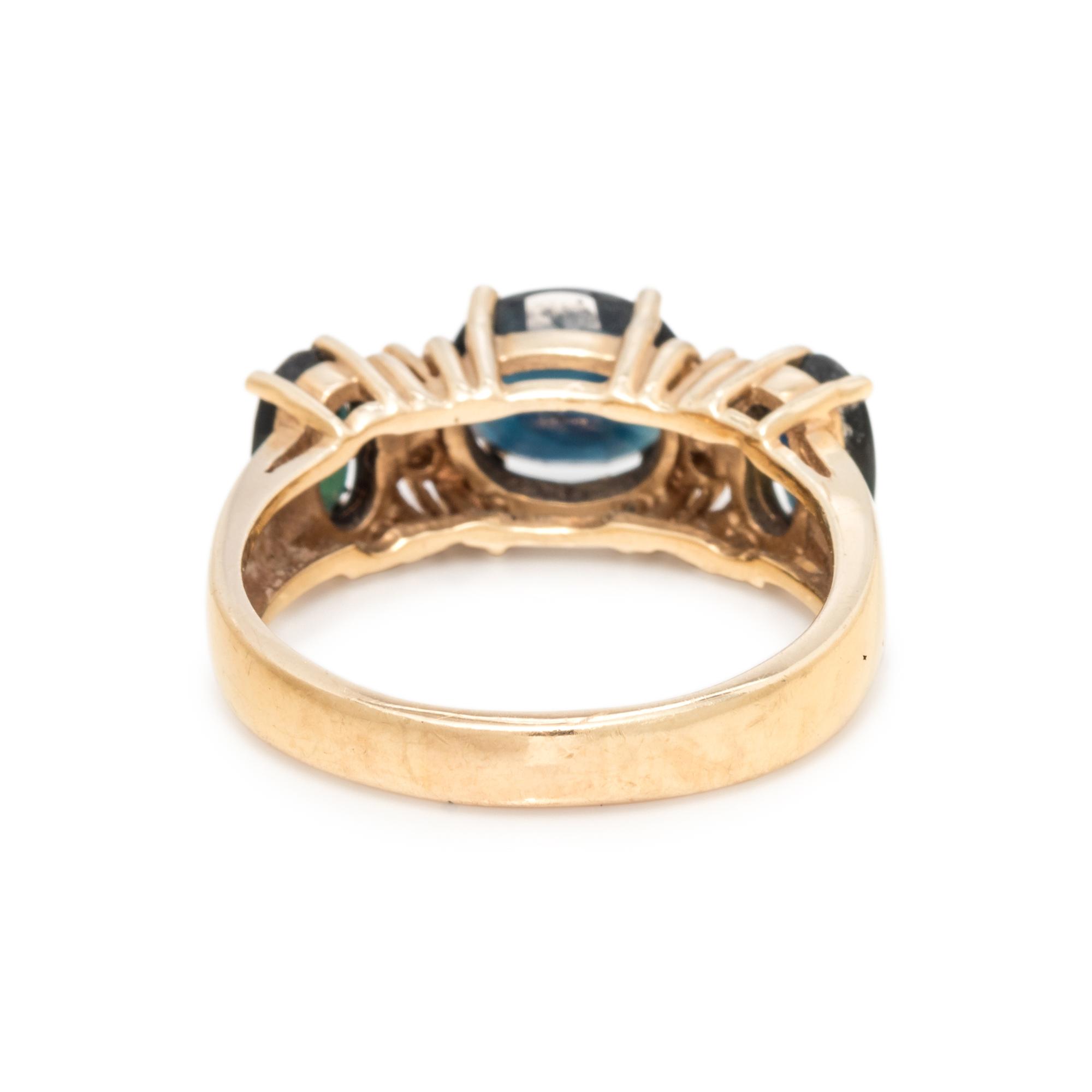 SAPPHIRE AND DIAMOND RING