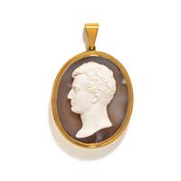 YELLOW GOLD AND AGATE CAMEO PENDANT