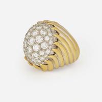 An 18K Yellow Gold and Diamond Ring