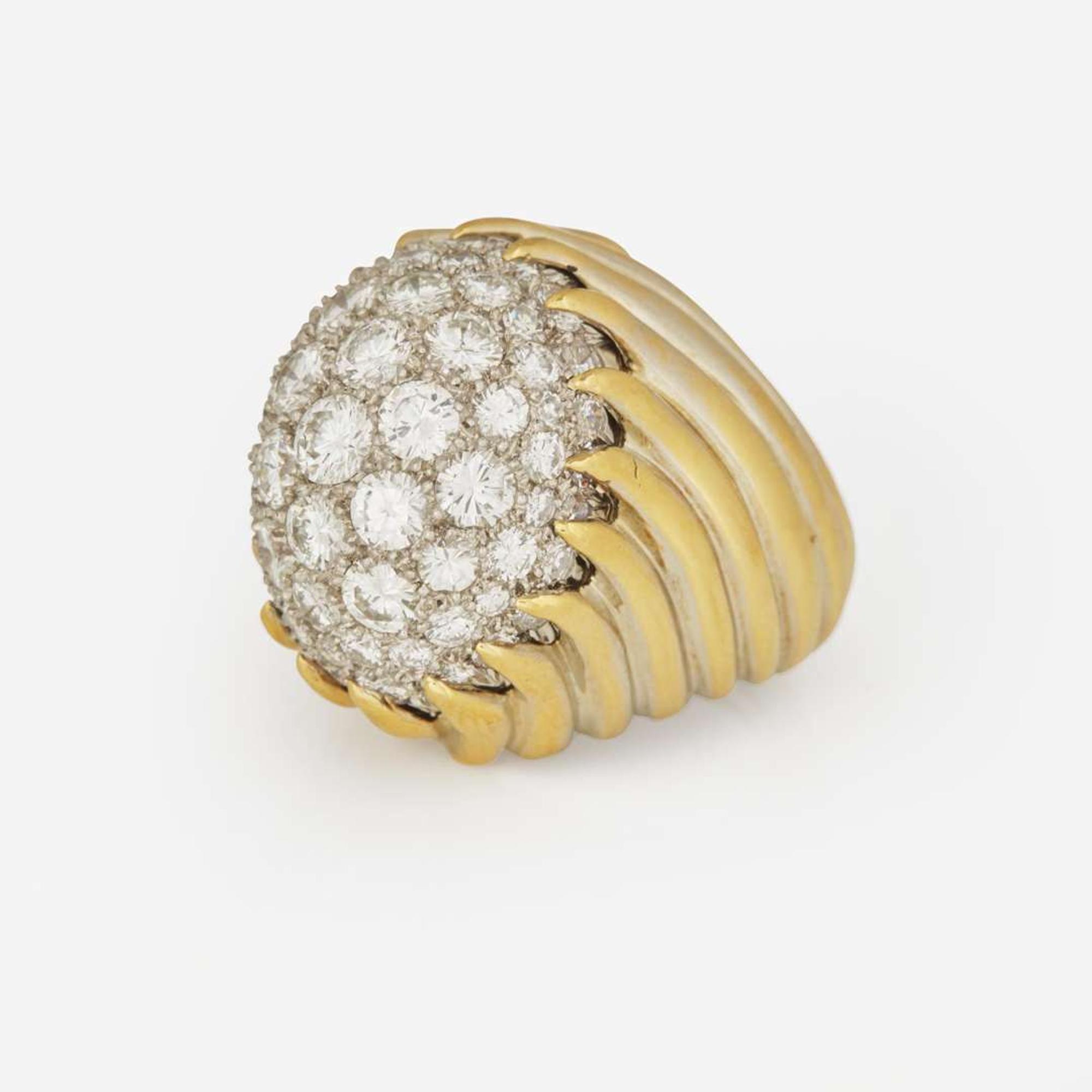 An 18K Yellow Gold and Diamond Ring