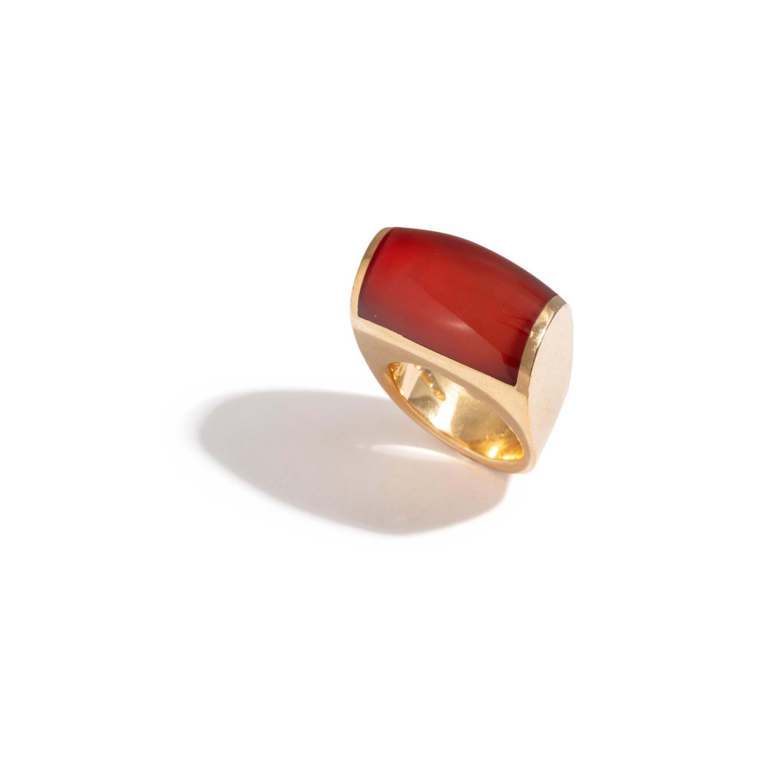 VHERNIER, YELLOW GOLD AND CARNELIAN 'PLATEAU' RING