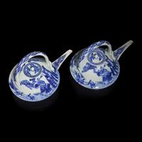 A Pair of Japanese Hirado Blue and White Sake Pots, Late Edo to Meiji Period — 日本江戶-明治時代 平戶燒青花酒壺兩支