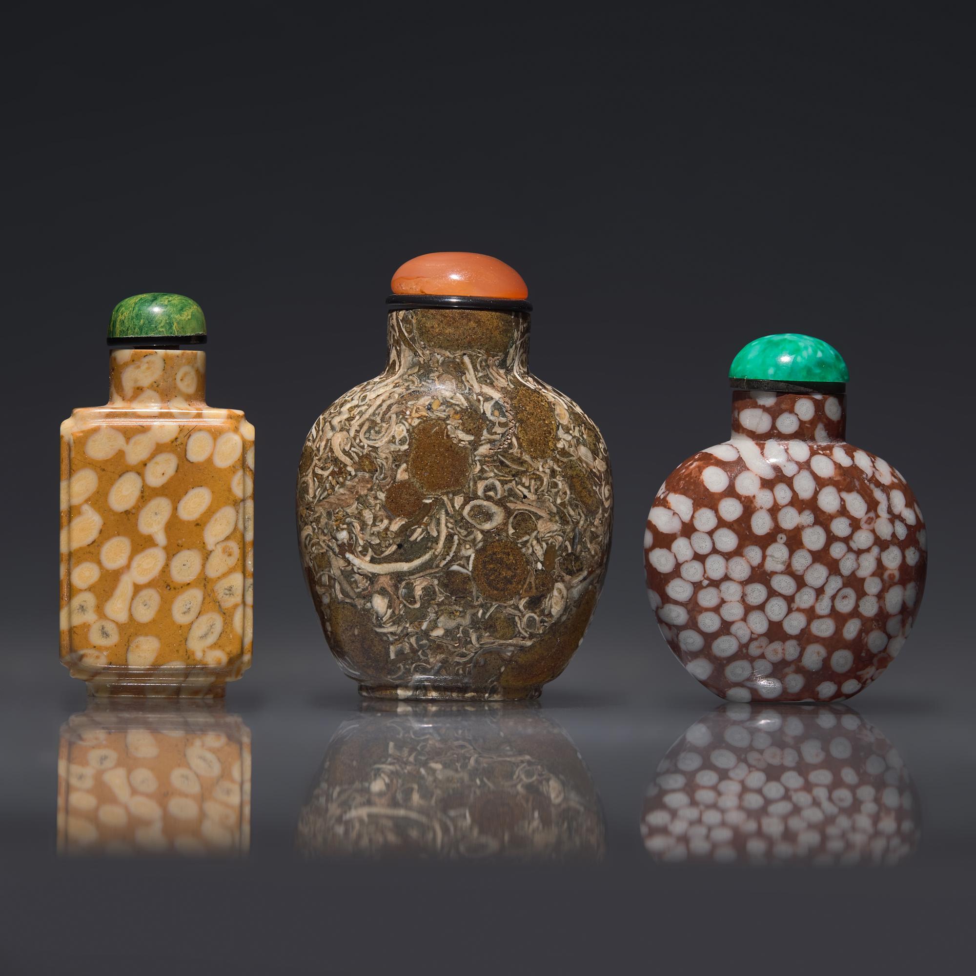 Three Fossiliferous Limestone Snuff Bottles, Qing Dynasty, 19th Century — 清晚期 石化石灰石鼻煙壺三支