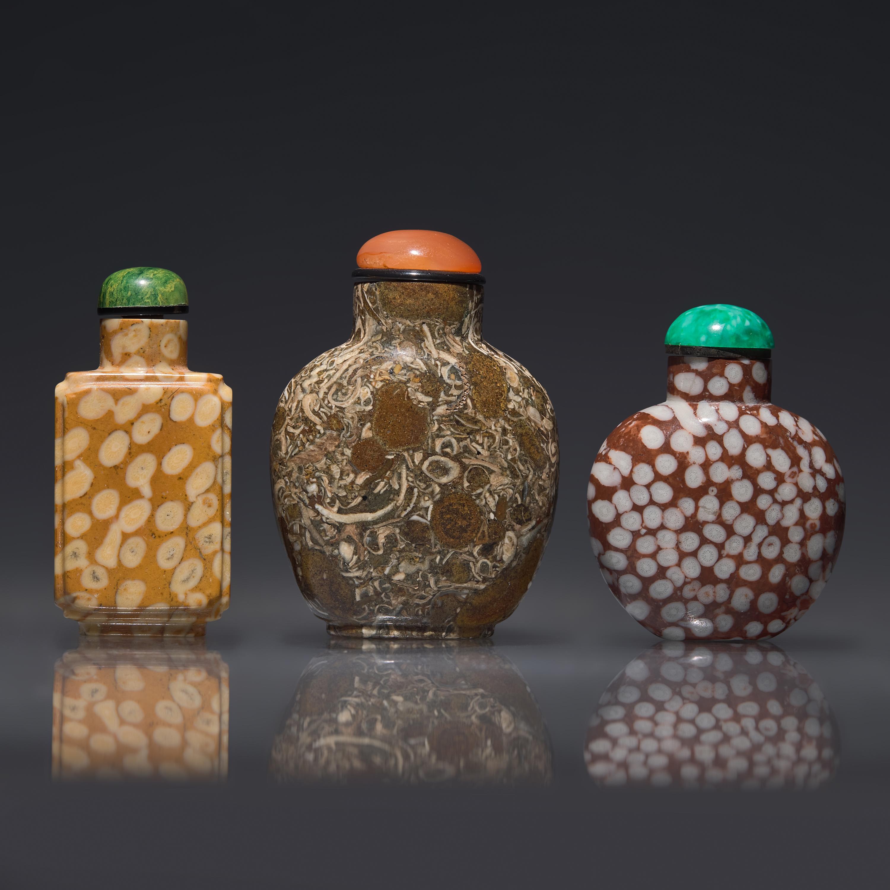 Three Fossiliferous Limestone Snuff Bottles, Qing Dynasty, 19th Century — 清晚期 石化石灰石鼻煙壺三支
