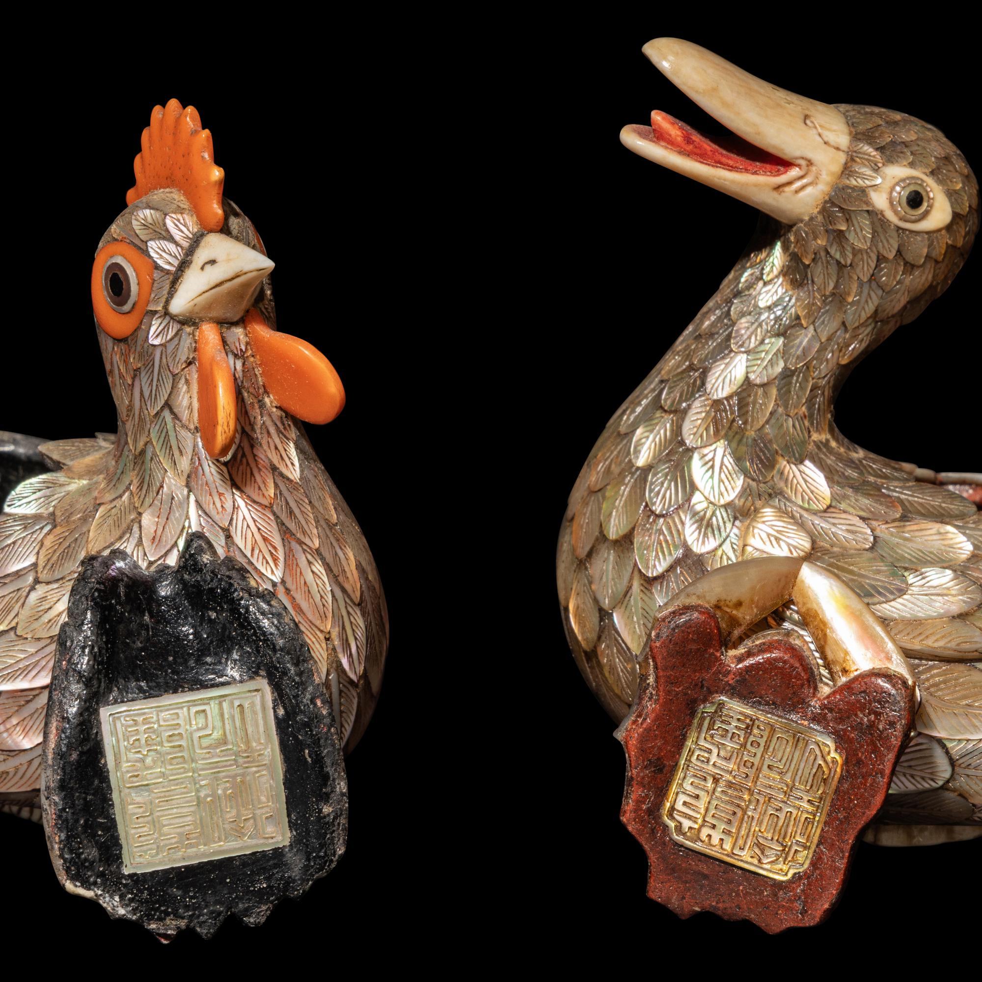 Two Chinese Mother of Pearl Bird-Form Boxes and Covers, Late 19th/Early 20th Century 晚清/民國 乾隆御製款嵌螺鈿雞鴨蓋盒一對
