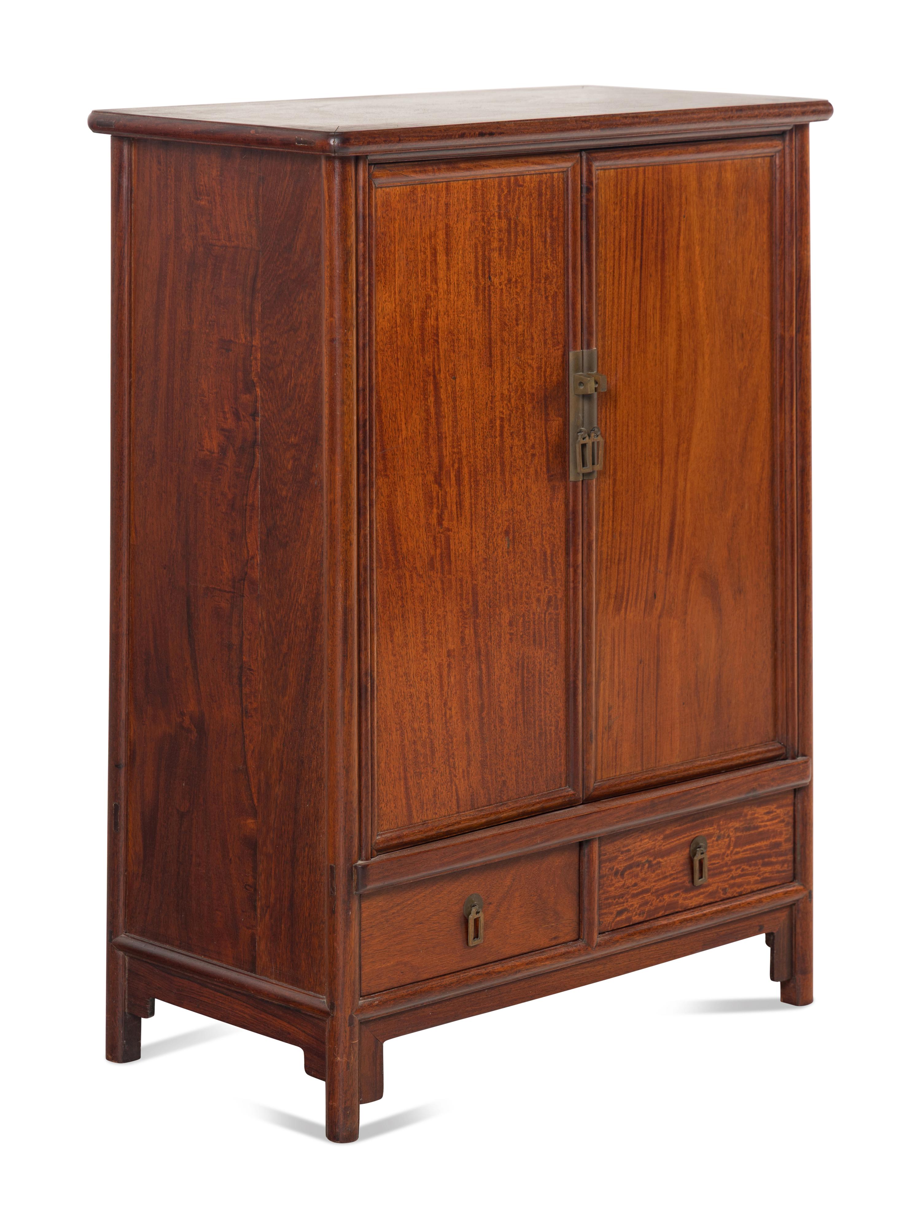 A Small Chinese Hardwood Round Corner Tapered Cabinet, Yuanjiaogui, 20th Century 近代 硬木圓角櫃
