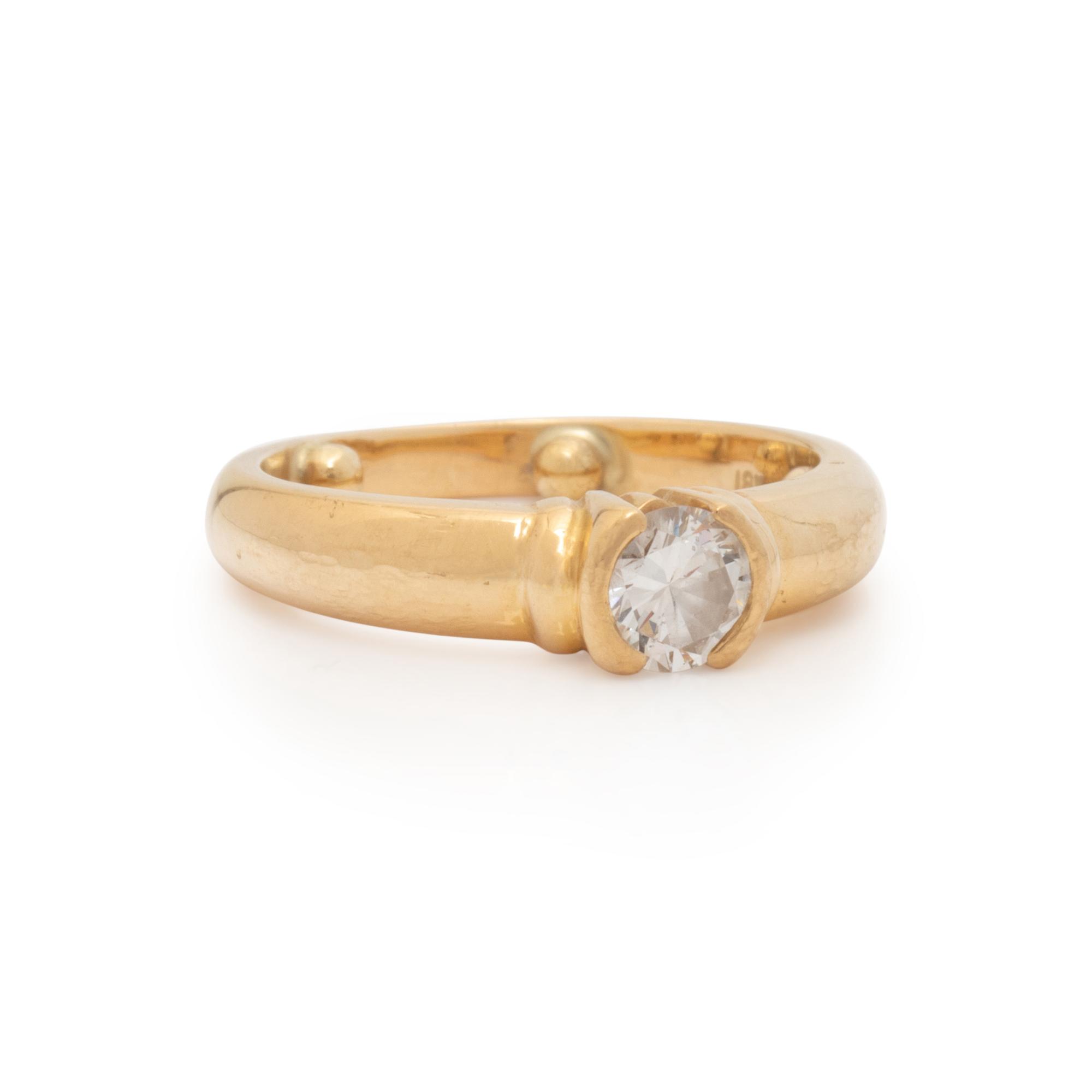 DIAMOND AND YELLOW GOLD RING