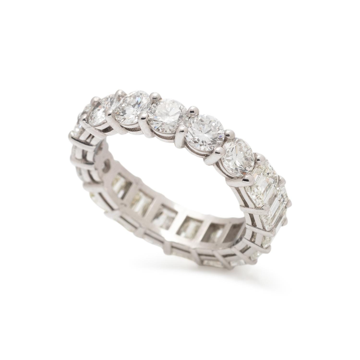 TWO-SIDED DIAMOND ETERNITY BAND