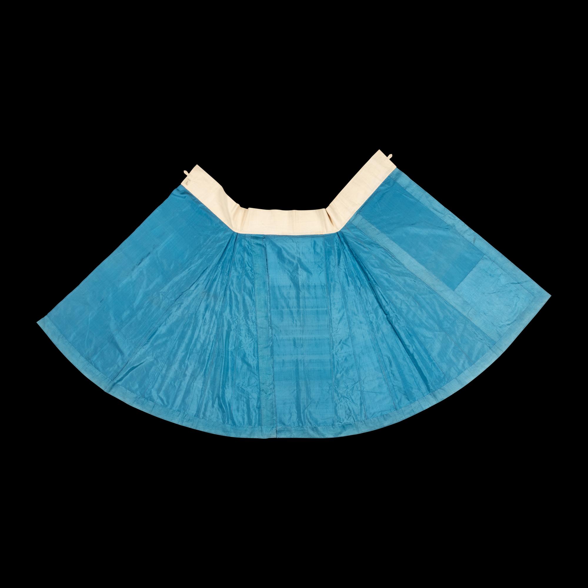 Two Chinese Embroidered Silk Skirts, 19th Century 清晚期 馬面裙兩件