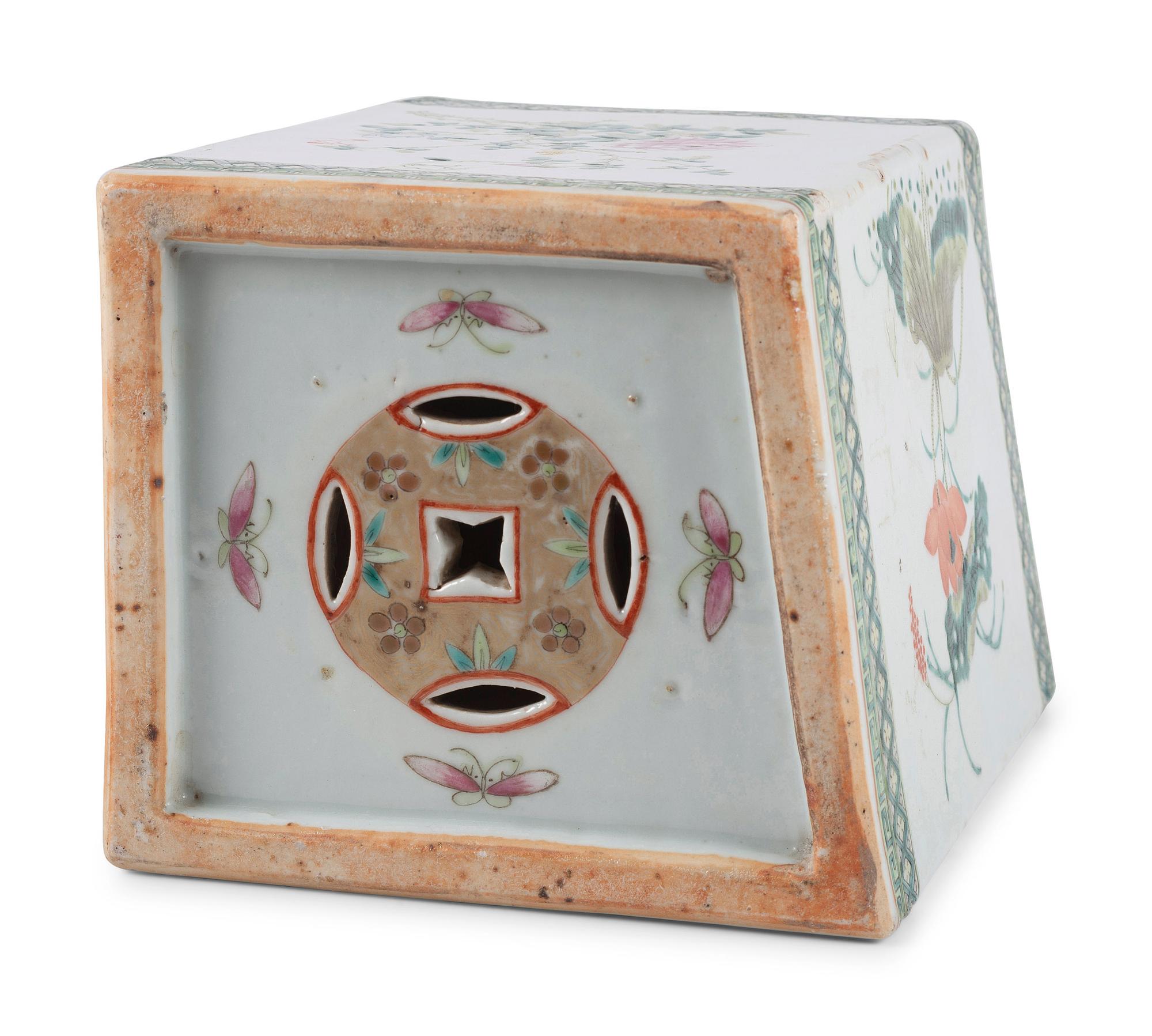 A Chinese Export Porcelain Pillow